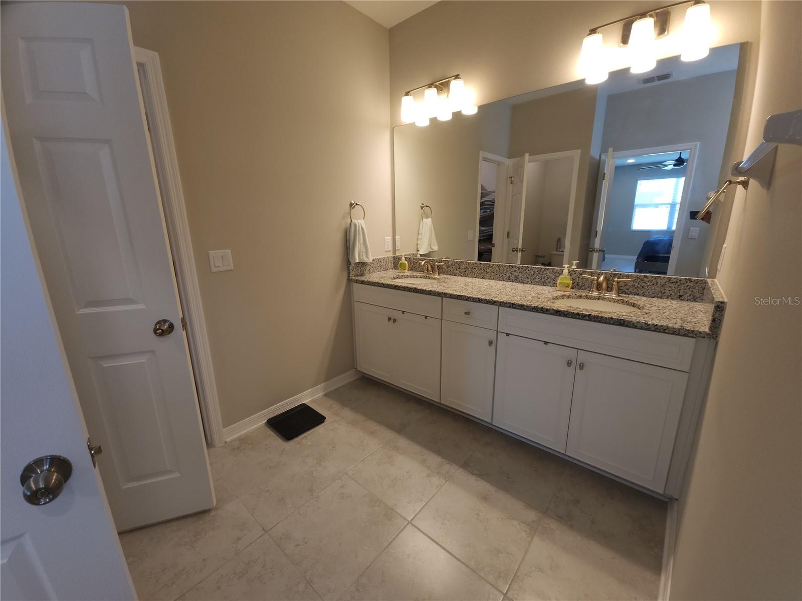 9342 Crescent Ray Dr Property Photo 33