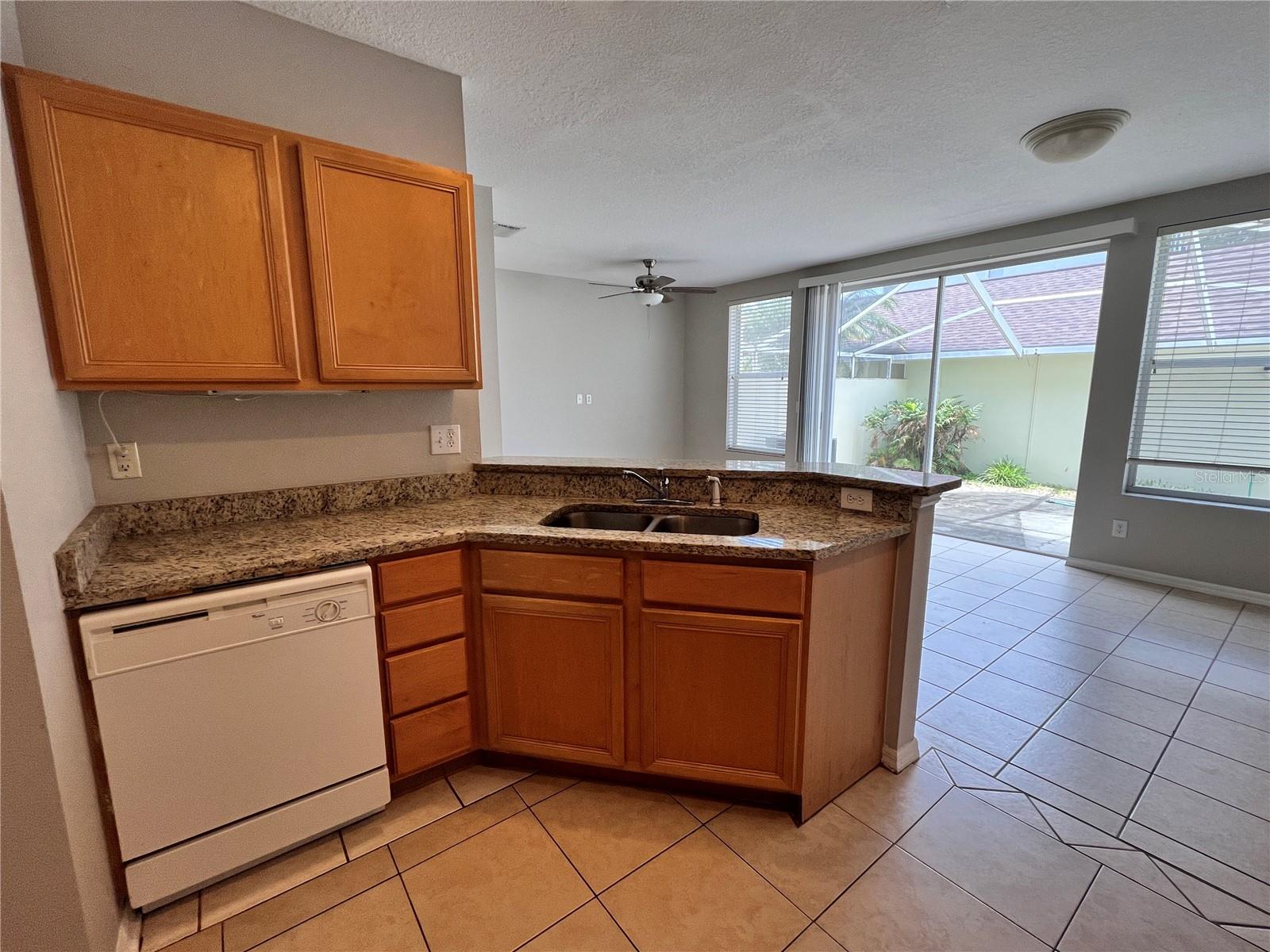 10008 Tate Ln Property Photo 2