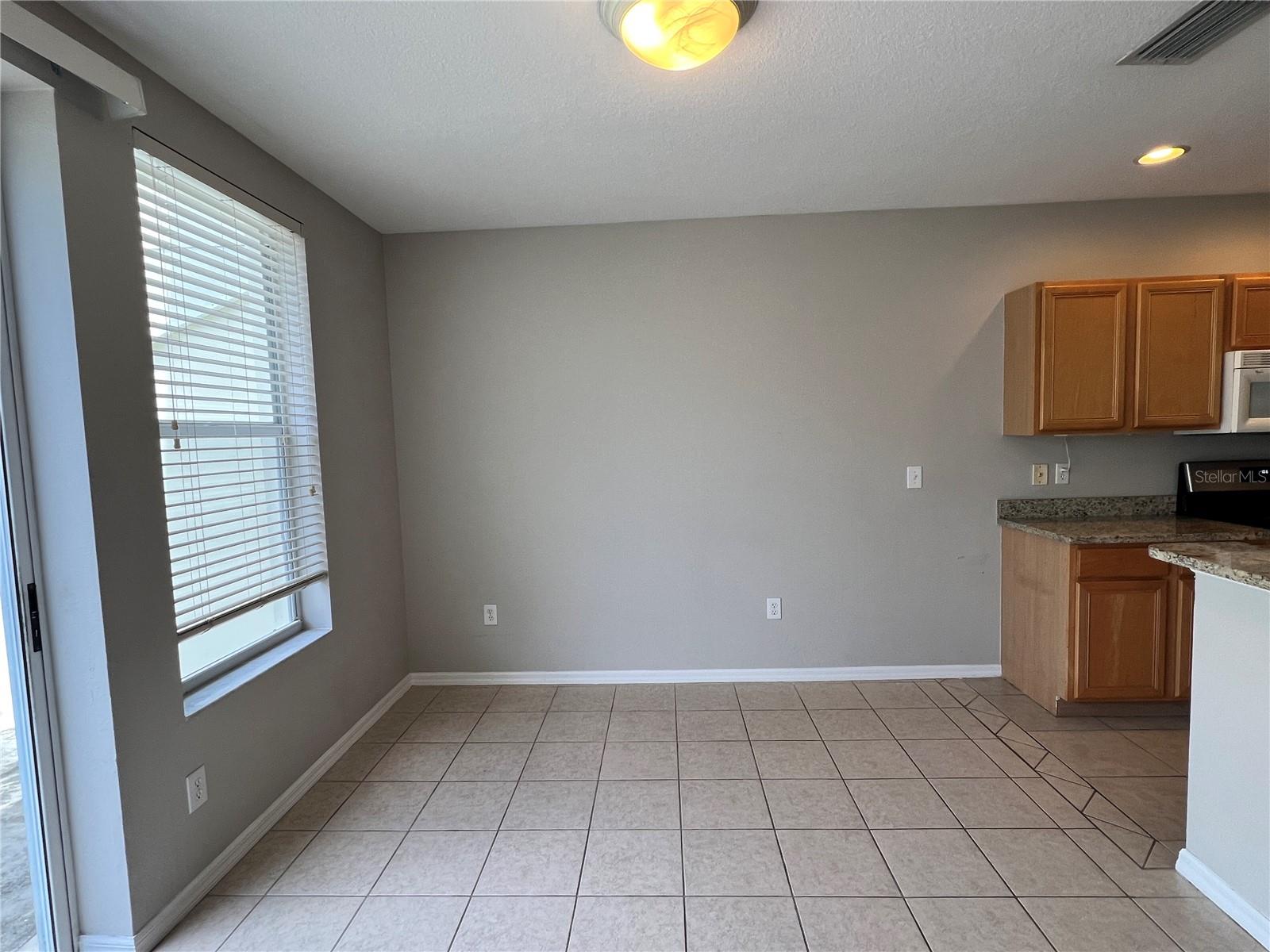 10008 Tate Ln Property Photo 5