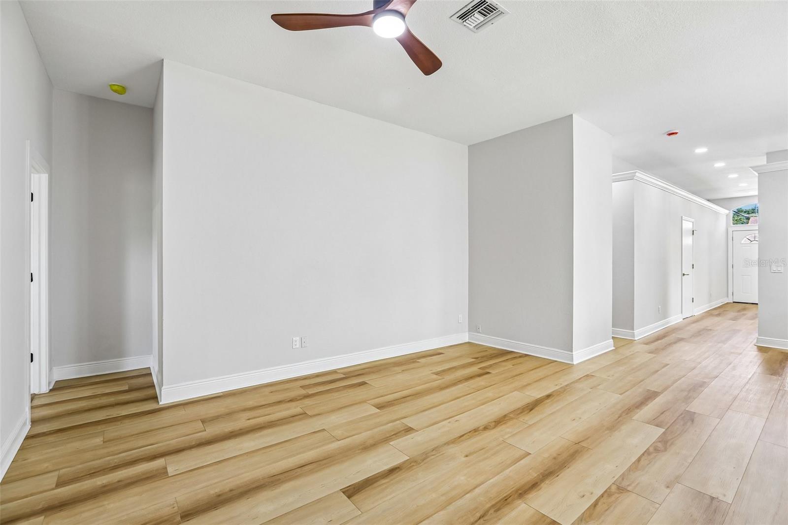 2455 Hickman Cir Property Photo 4