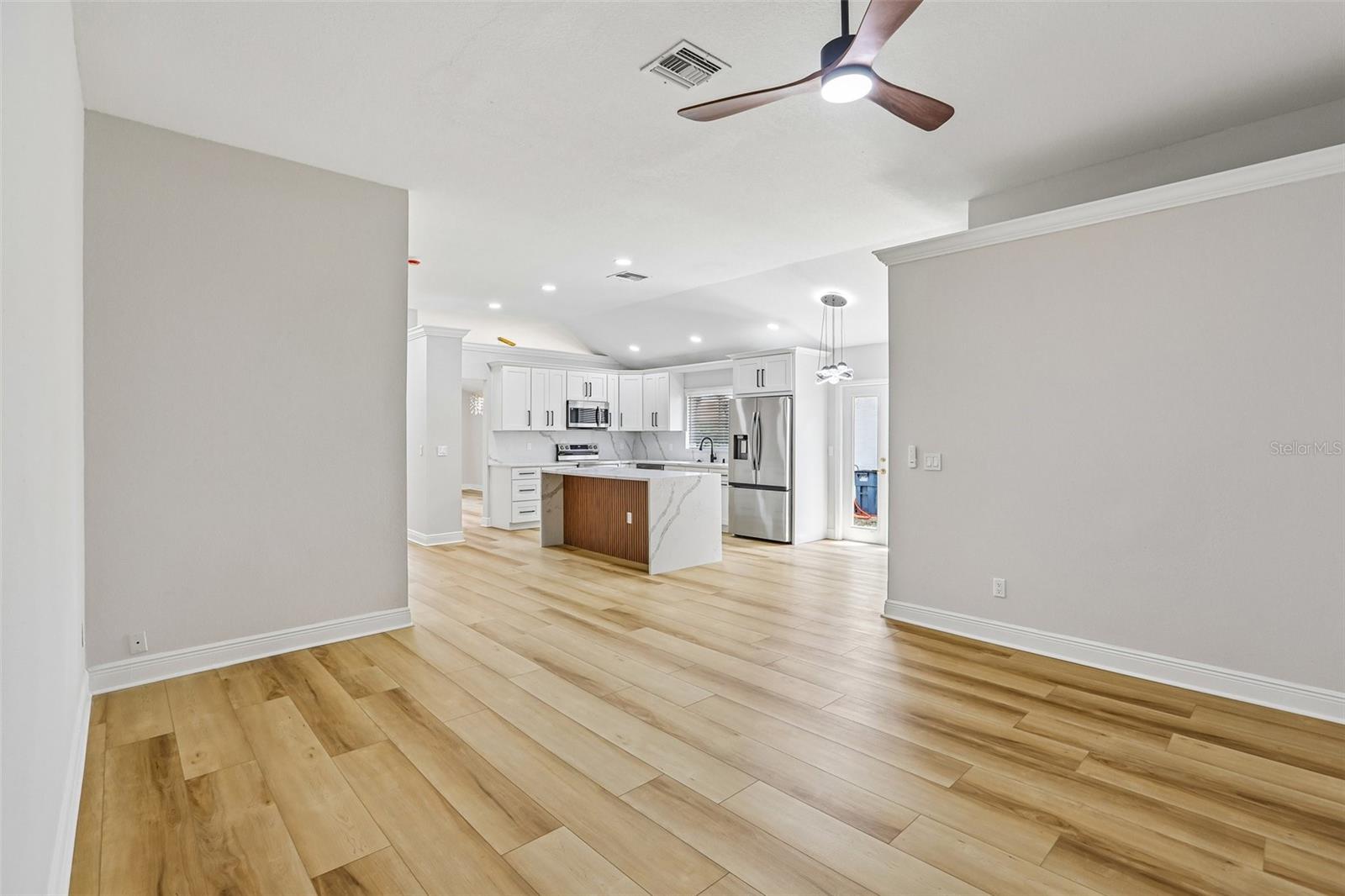 2455 Hickman Cir Property Photo 5