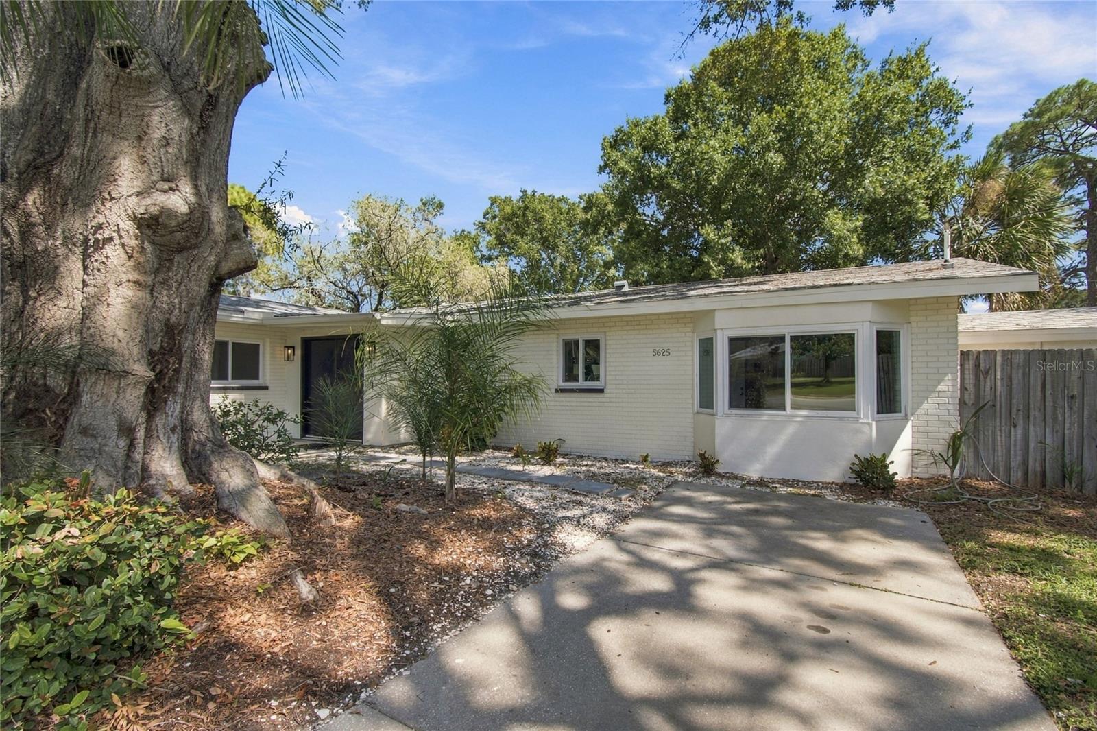 5625 ATLANTIC AVE N Property Photo 1