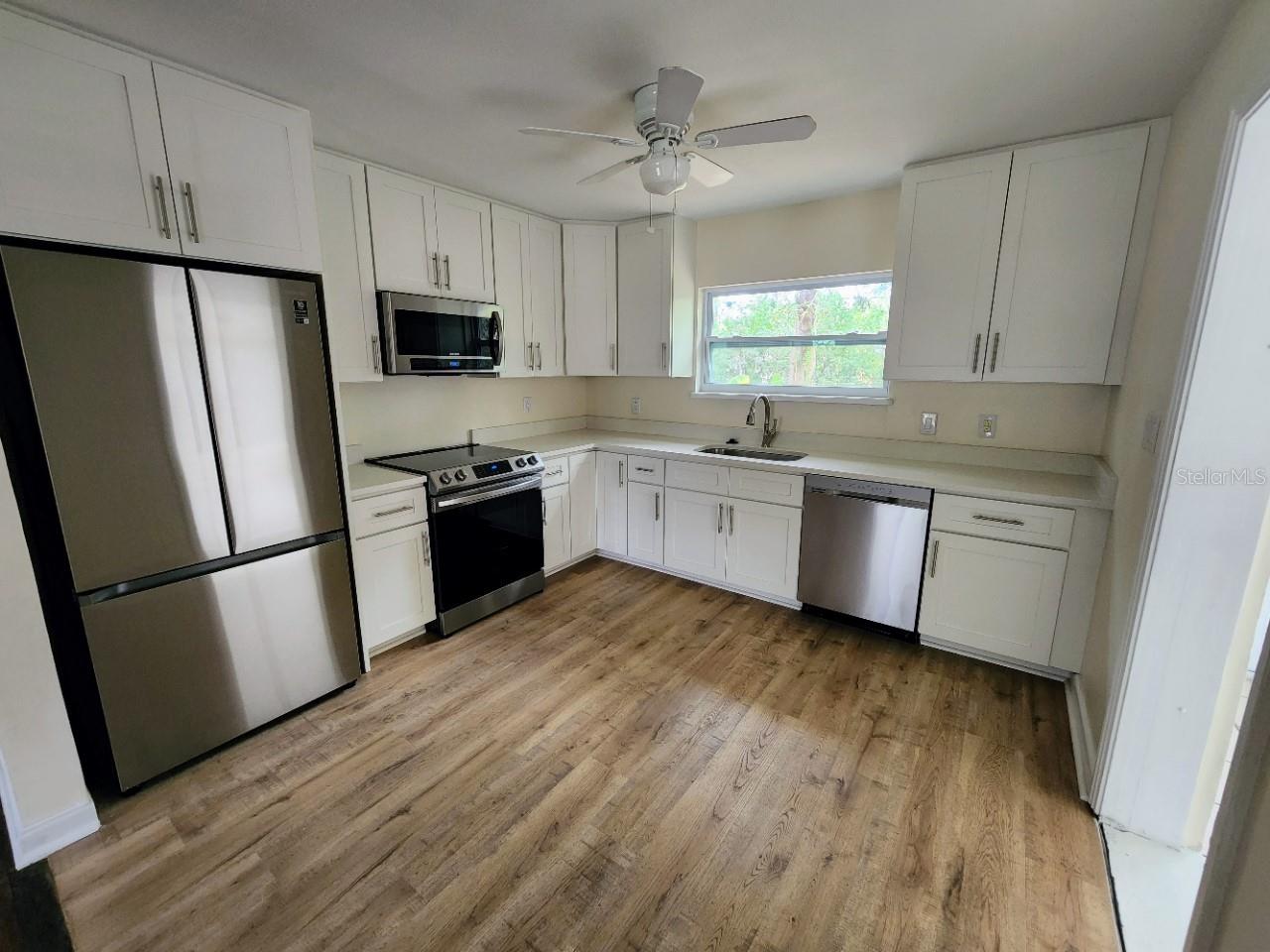 1356 Druid Rd E Property Photo 3