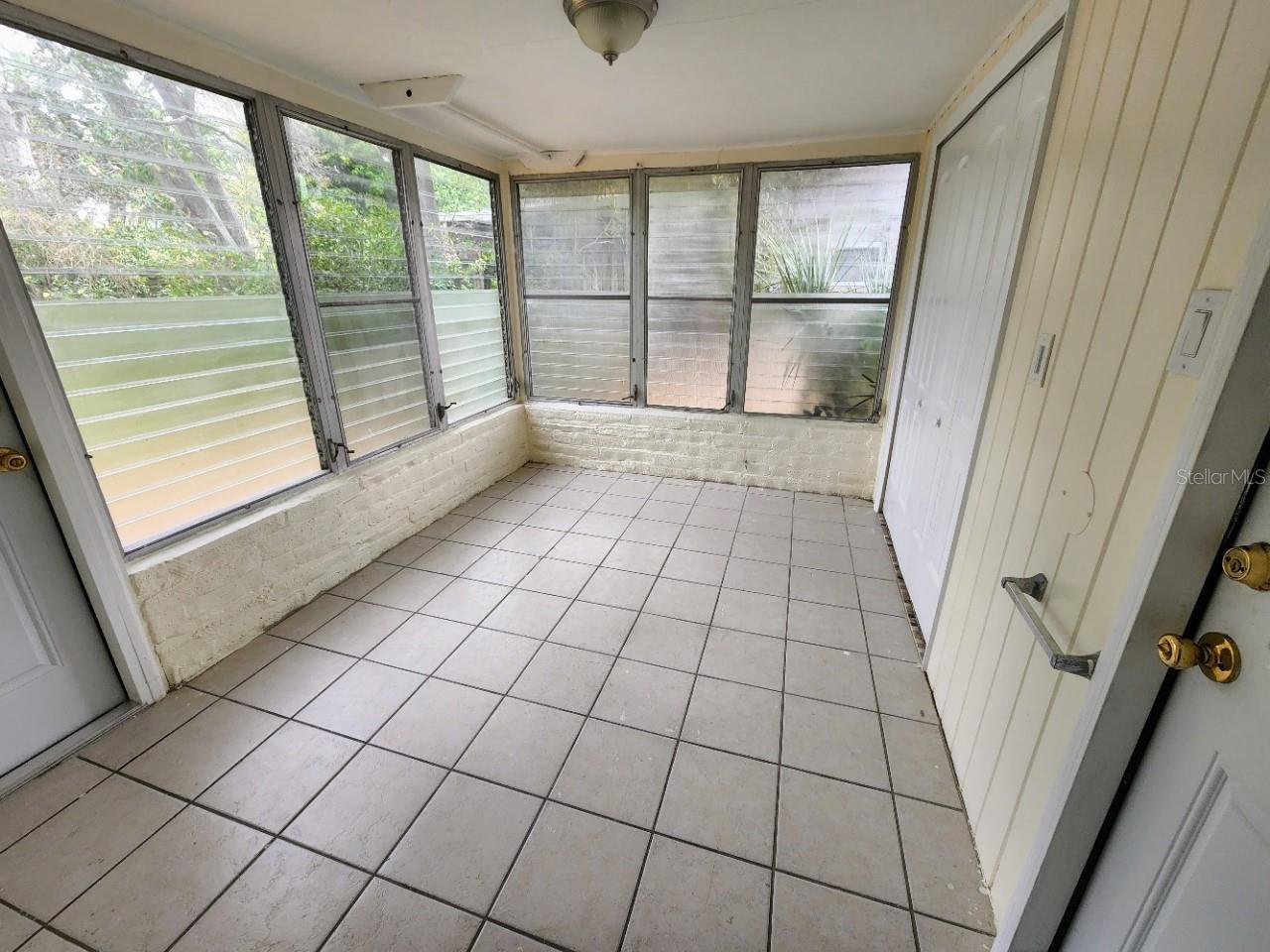 1356 Druid Rd E Property Photo 4