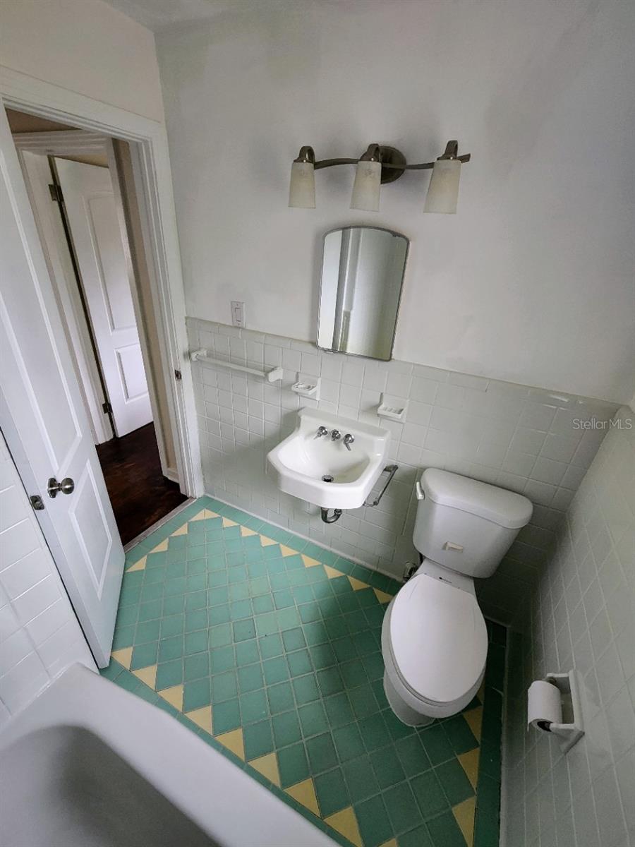 1356 Druid Rd E Property Photo 11