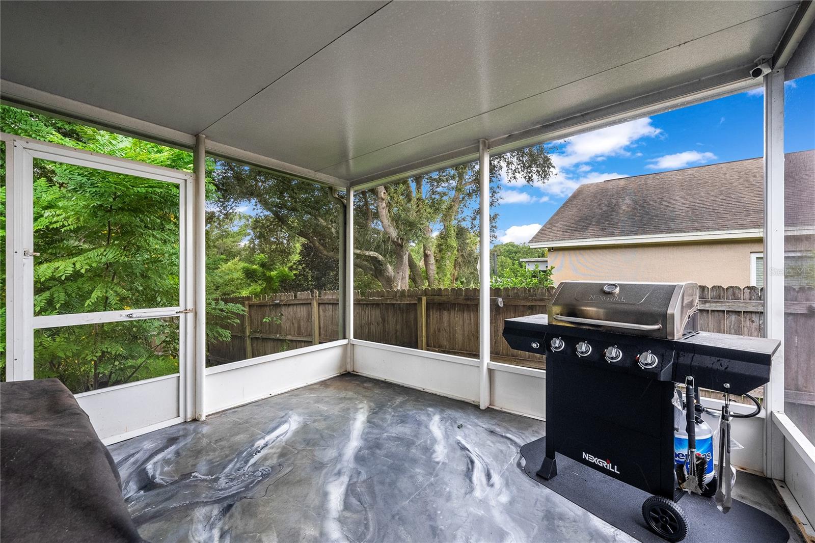 10511 Deepbrook Dr Property Photo 9