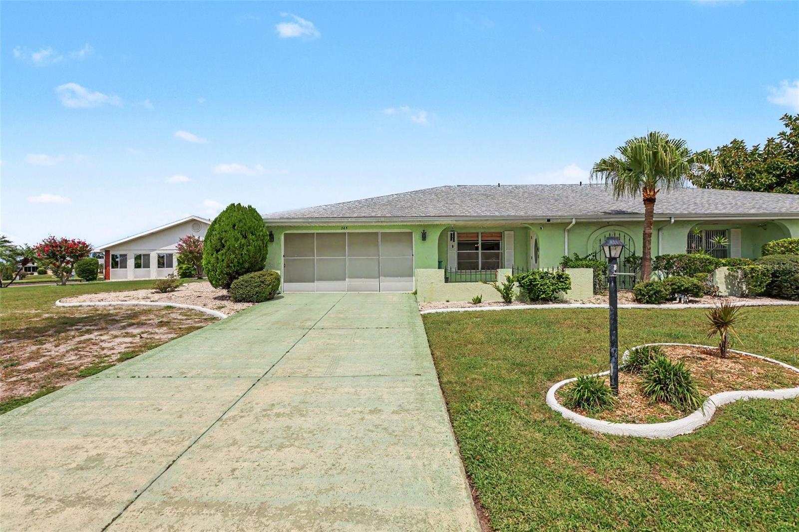 385 Club Manor Dr Property Photo 1