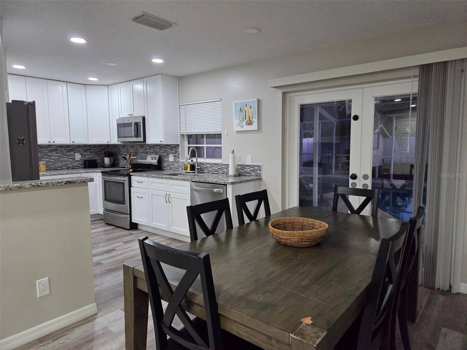 8024 Candlewoode Dr Property Photo 6