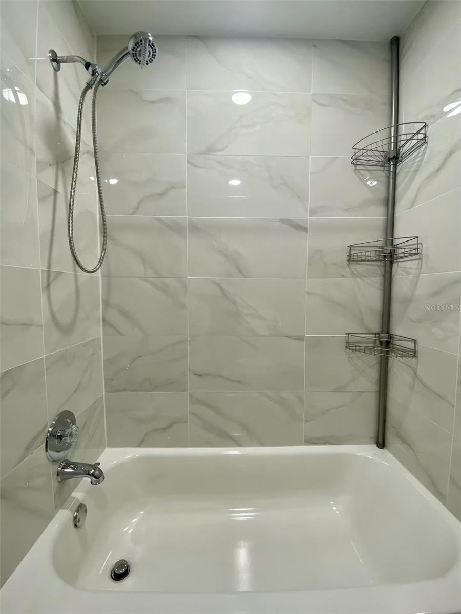 8024 Candlewoode Dr Property Photo 28