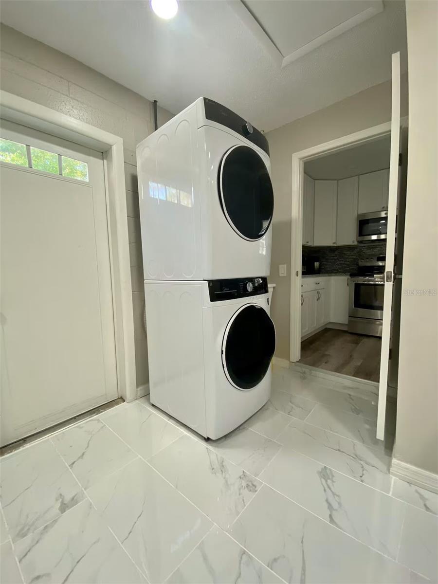 8024 Candlewoode Dr Property Photo 35