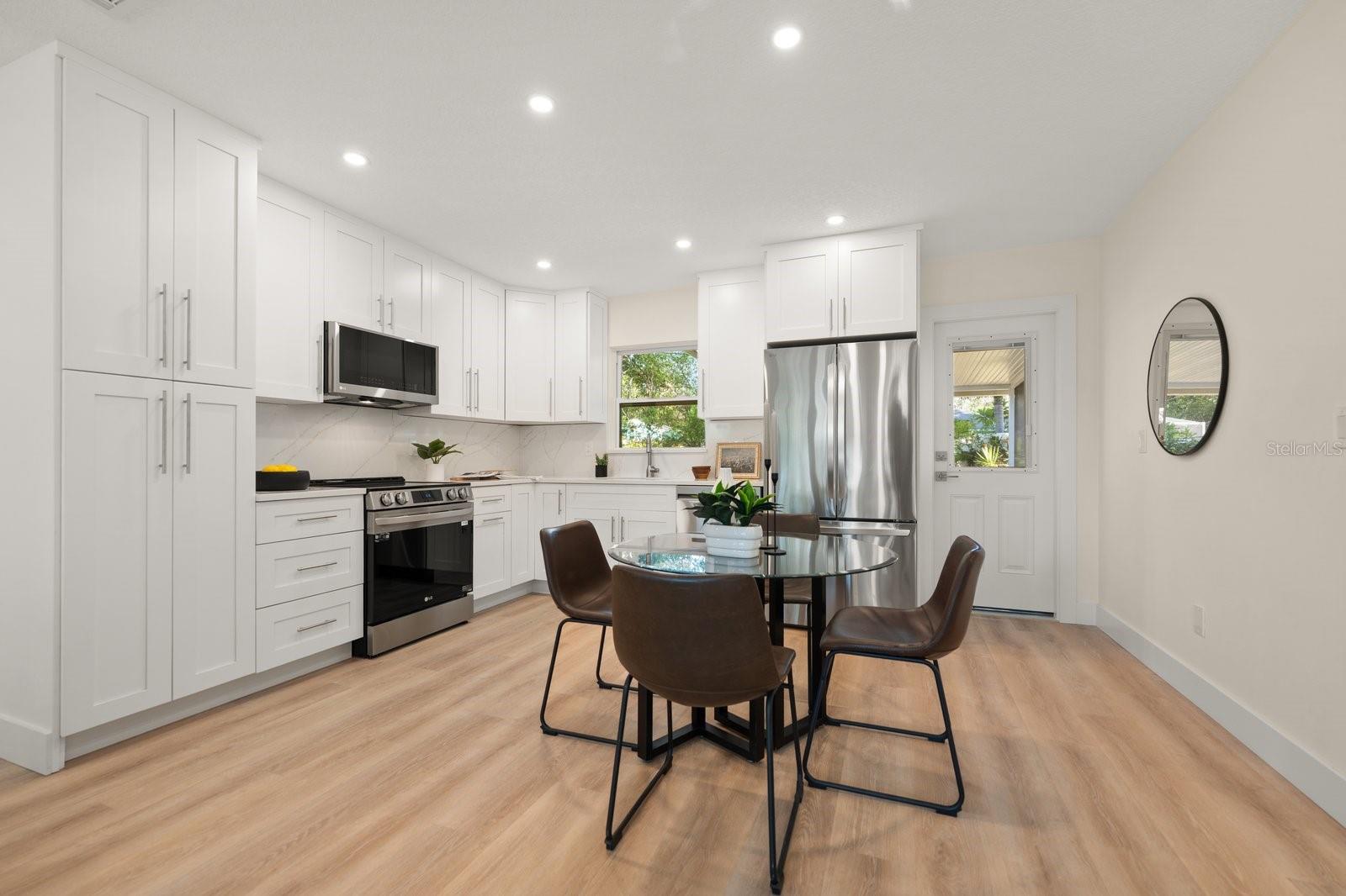 786 Manor Dr W Property Photo 9