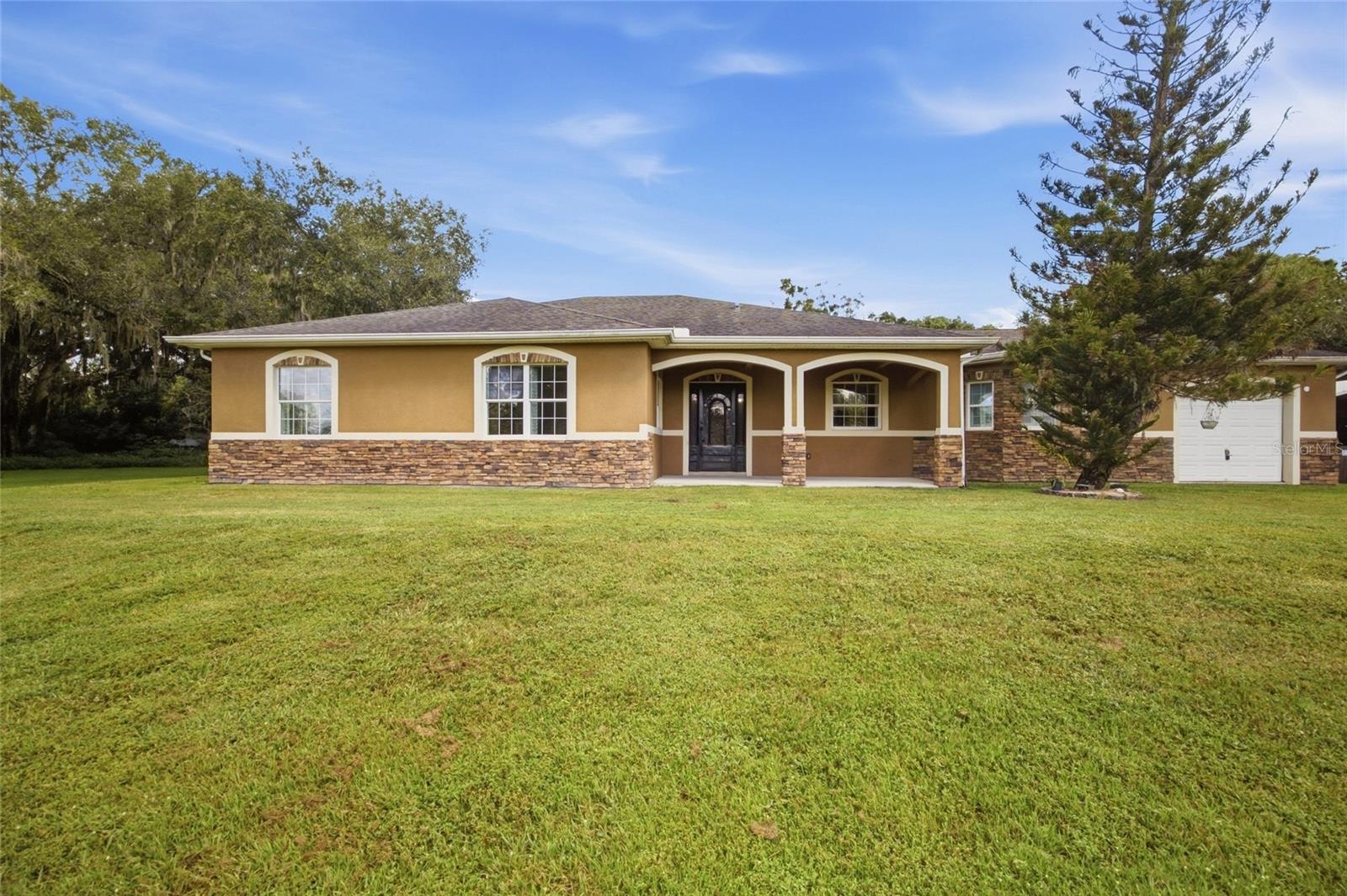 1208 W Baker St Property Photo 1