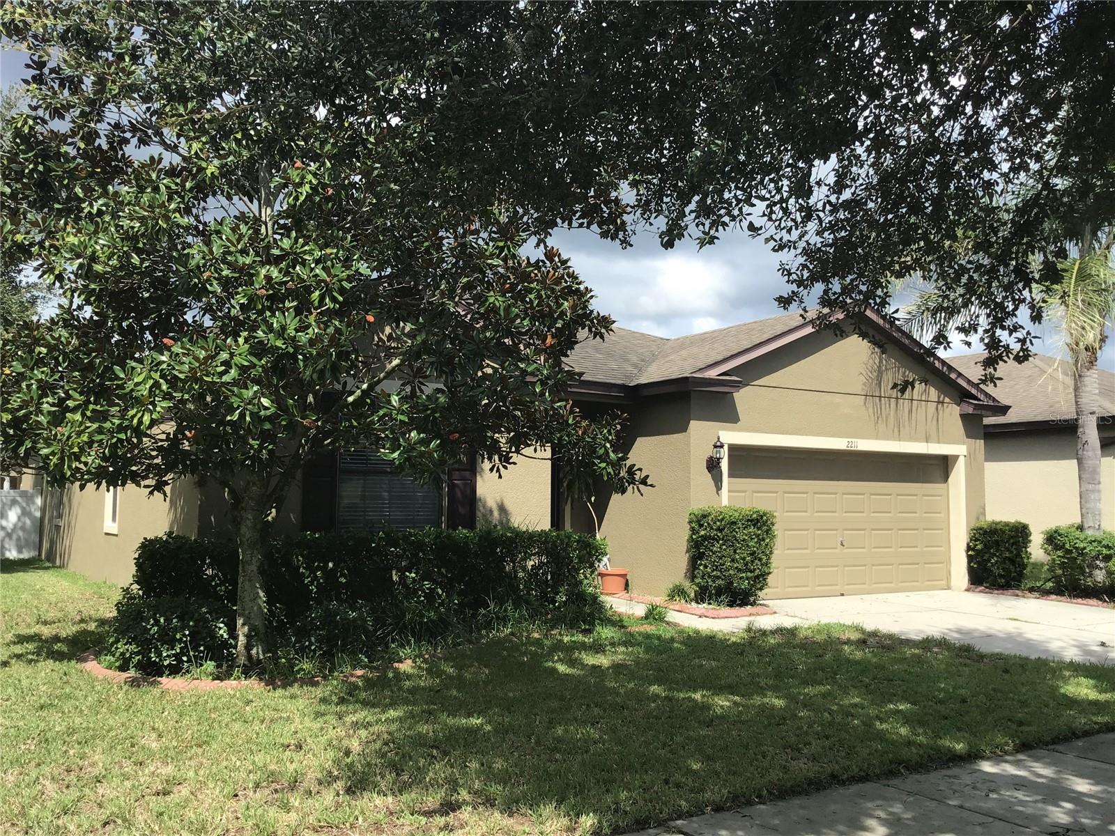 2211 Landside Dr Property Photo 2