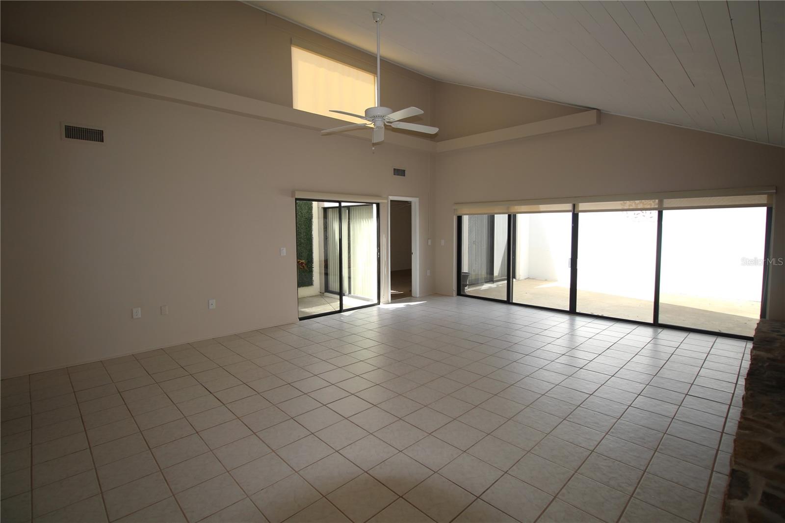 390 S Woodlands Dr Property Photo 7