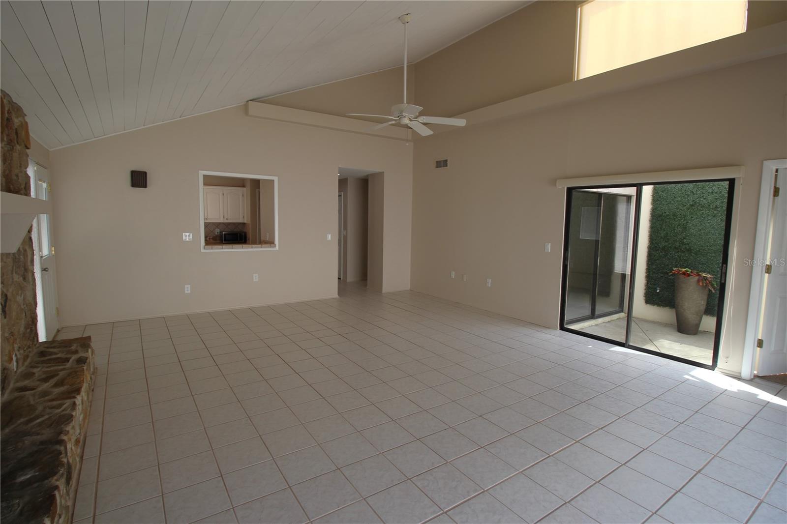 390 S Woodlands Dr Property Photo 8