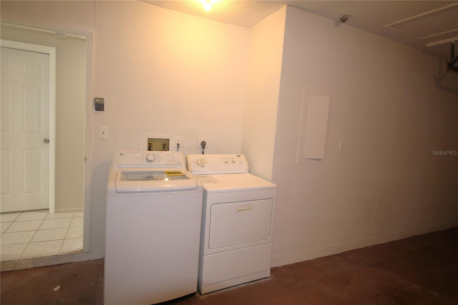 390 S Woodlands Dr Property Photo 41