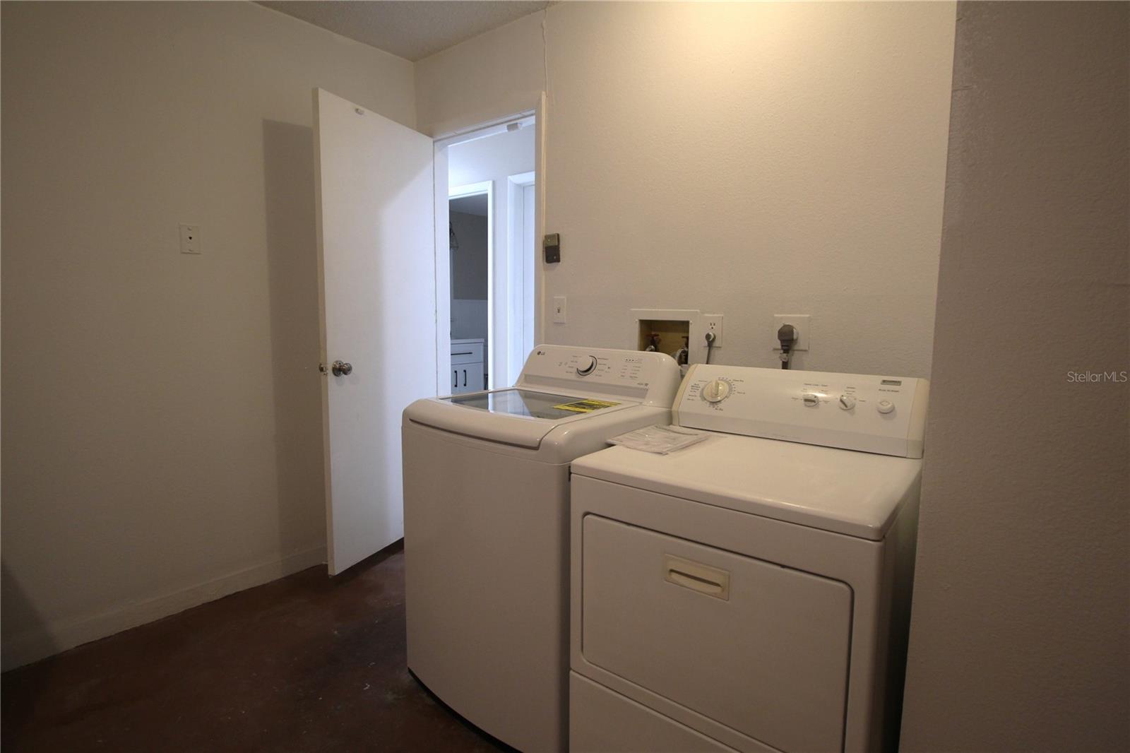 390 S Woodlands Dr Property Photo 42