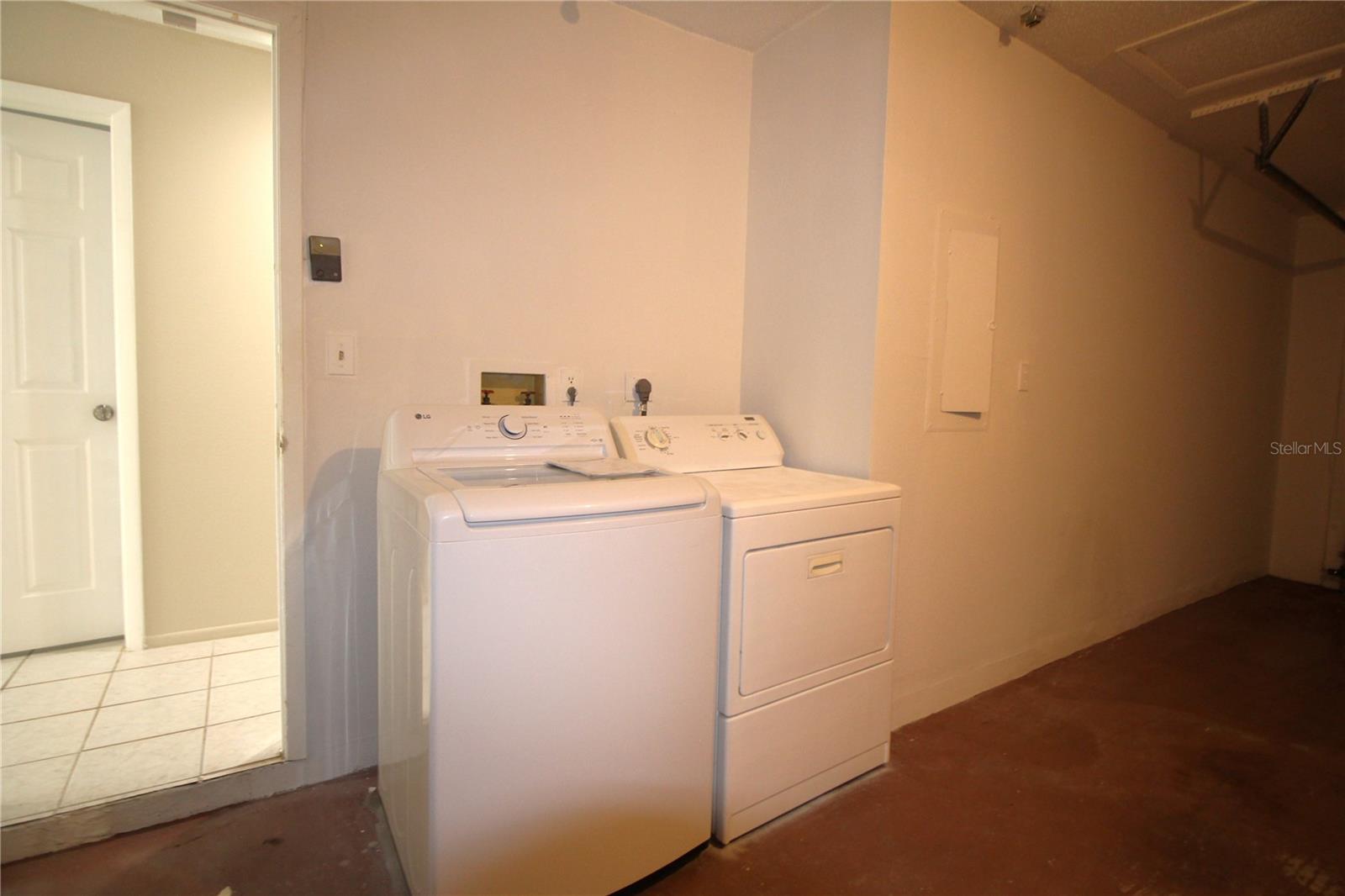 390 S Woodlands Dr Property Photo 43