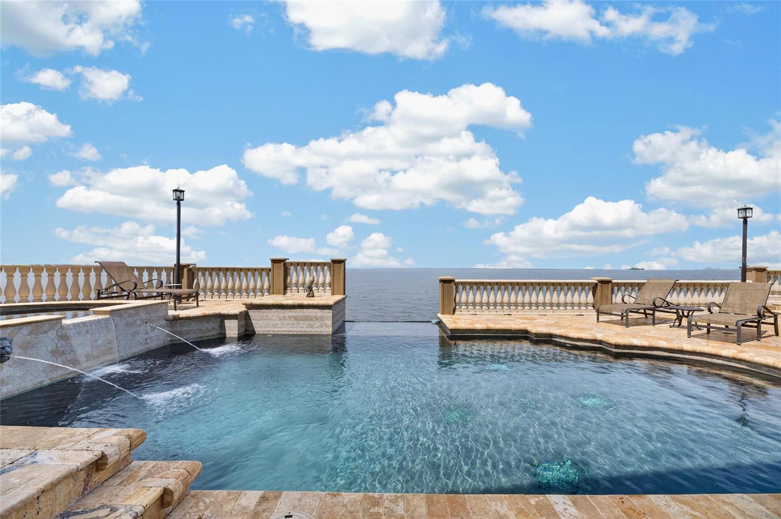 1429 Jumana Loop Property Photo 3
