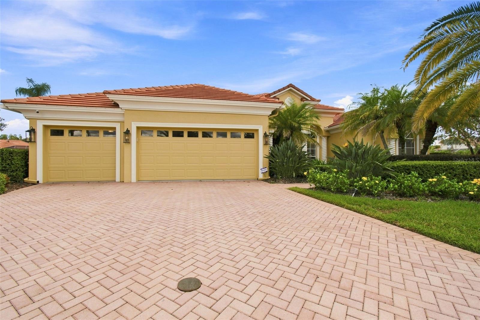 10801 Barbados Isle Dr Property Photo 4