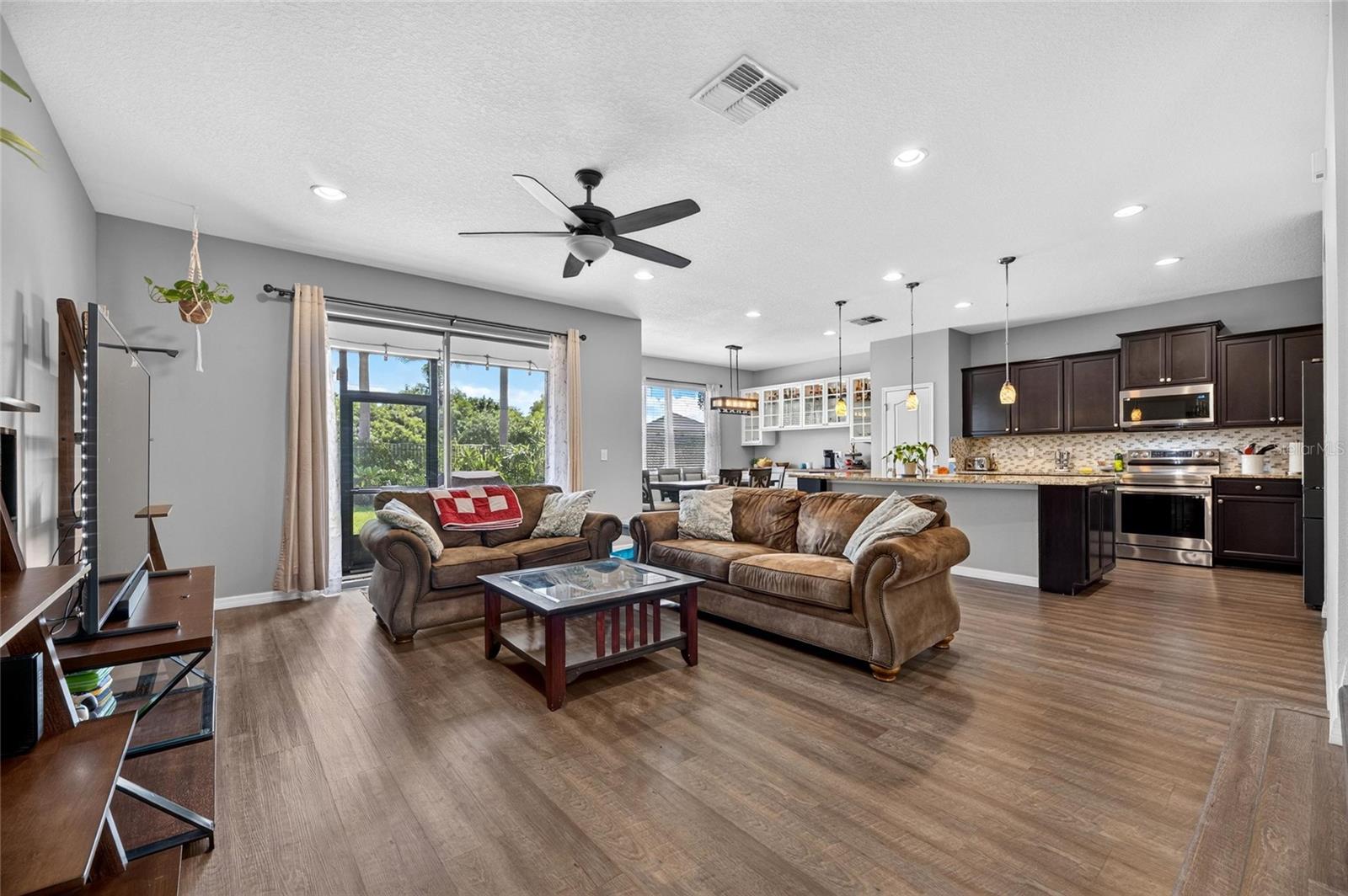 1521 Custer Bayou St Property Photo 17