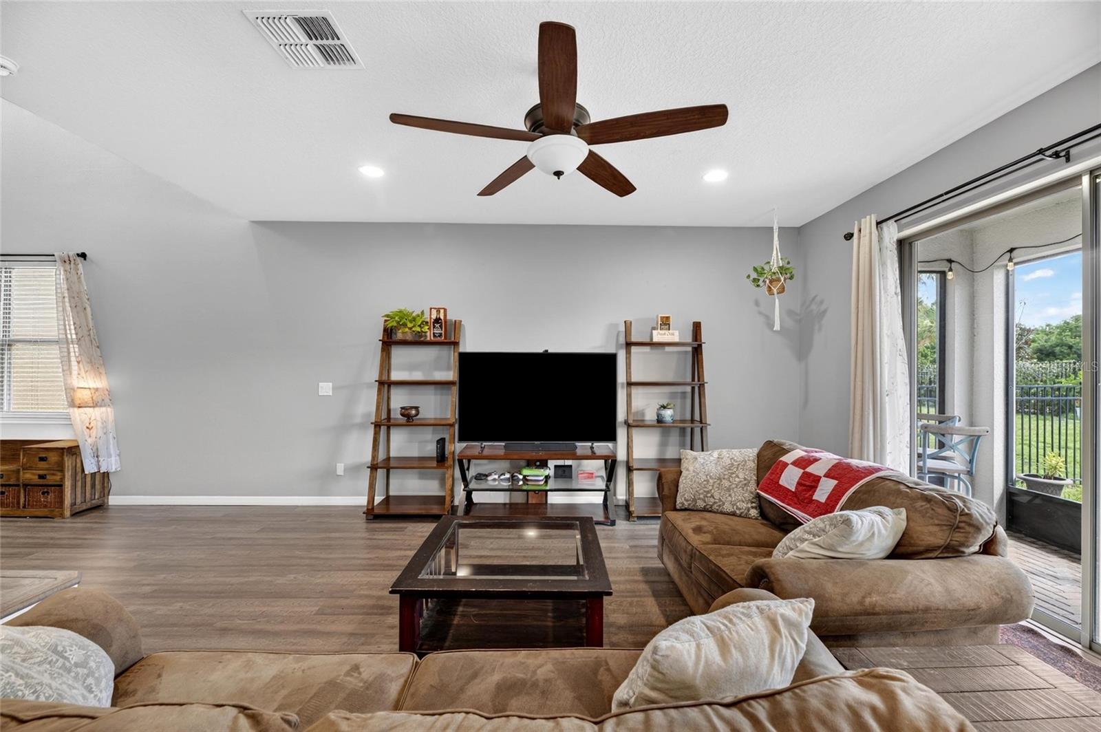 1521 Custer Bayou St Property Photo 21