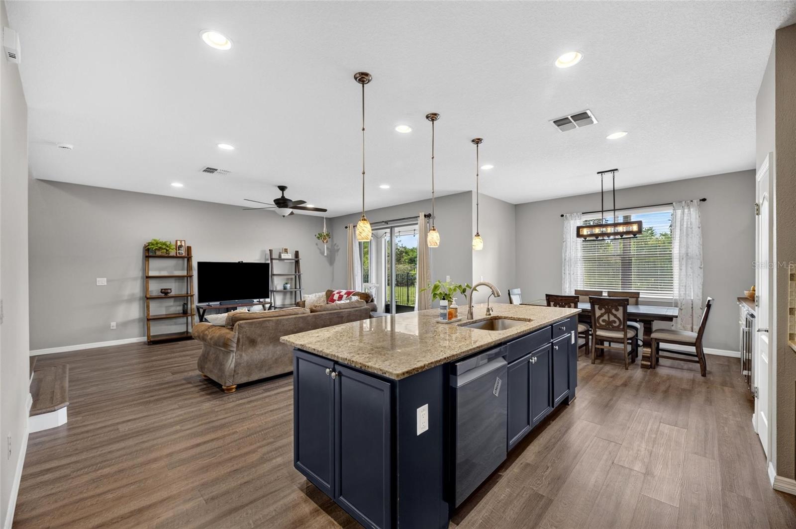 1521 Custer Bayou St Property Photo 29