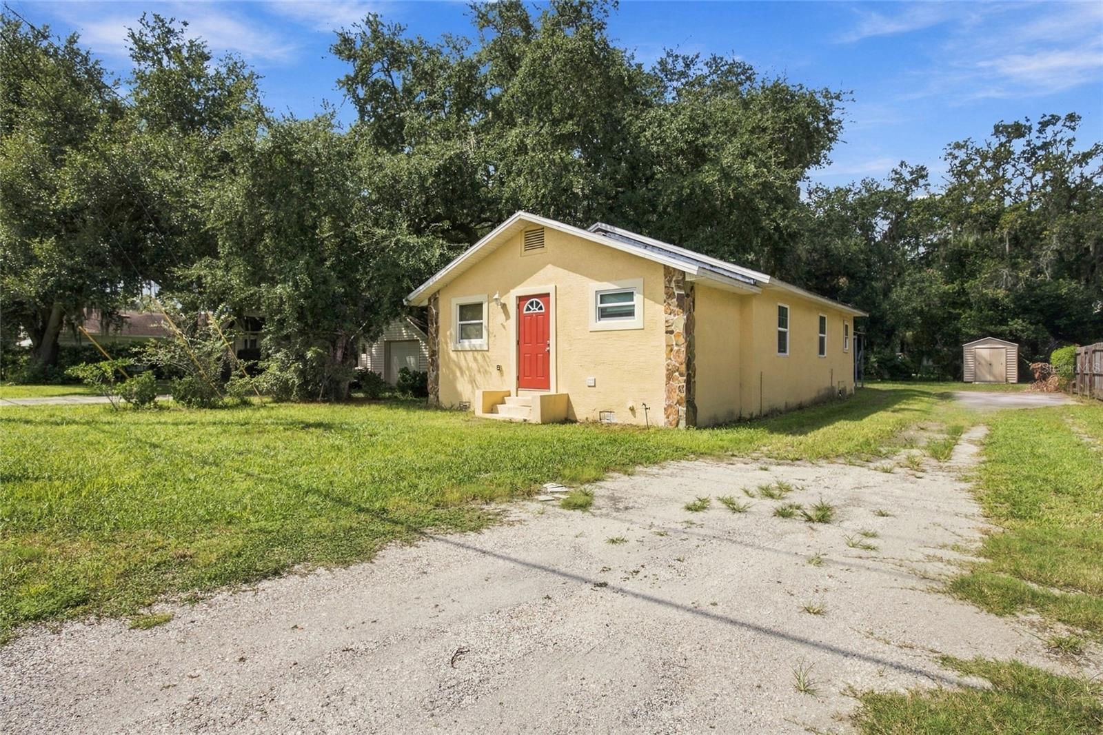 1109 N Gordon St Property Photo