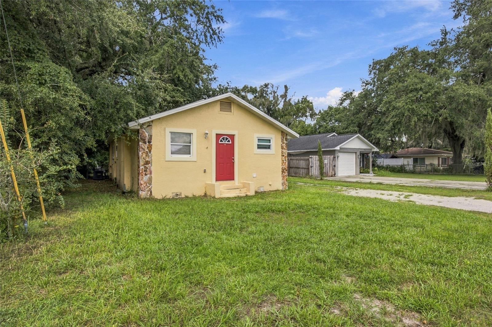 1109 N Gordon St Property Photo 2