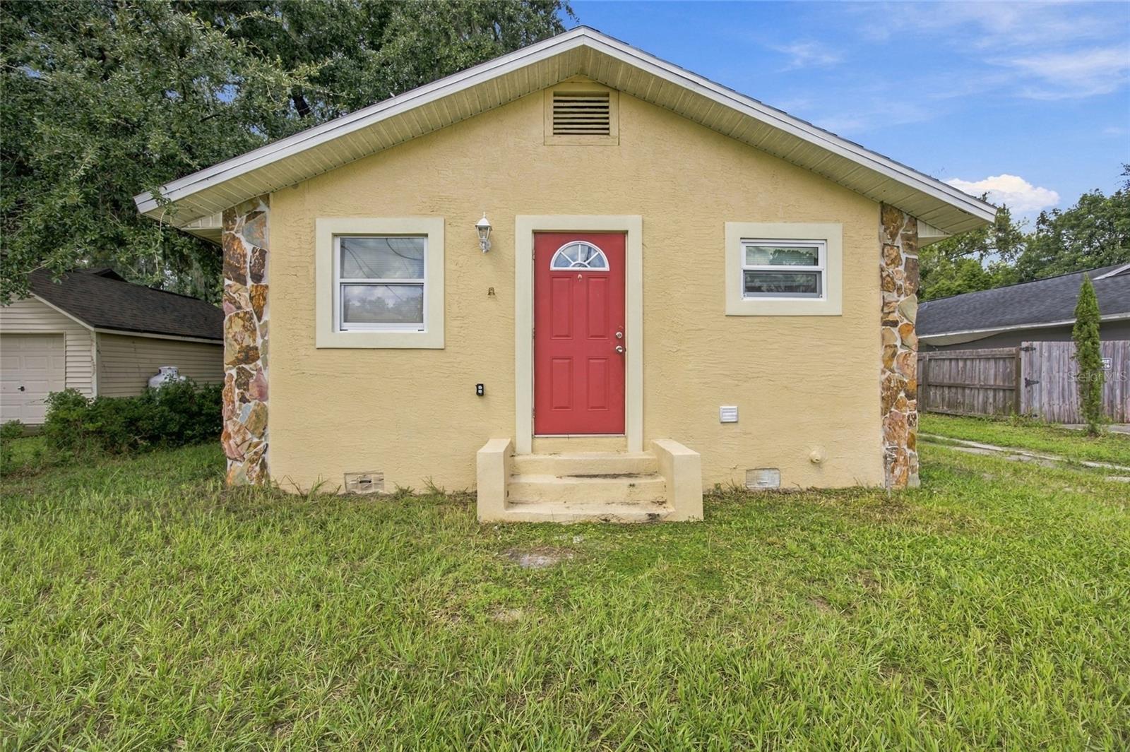 1109 N Gordon St Property Photo 4
