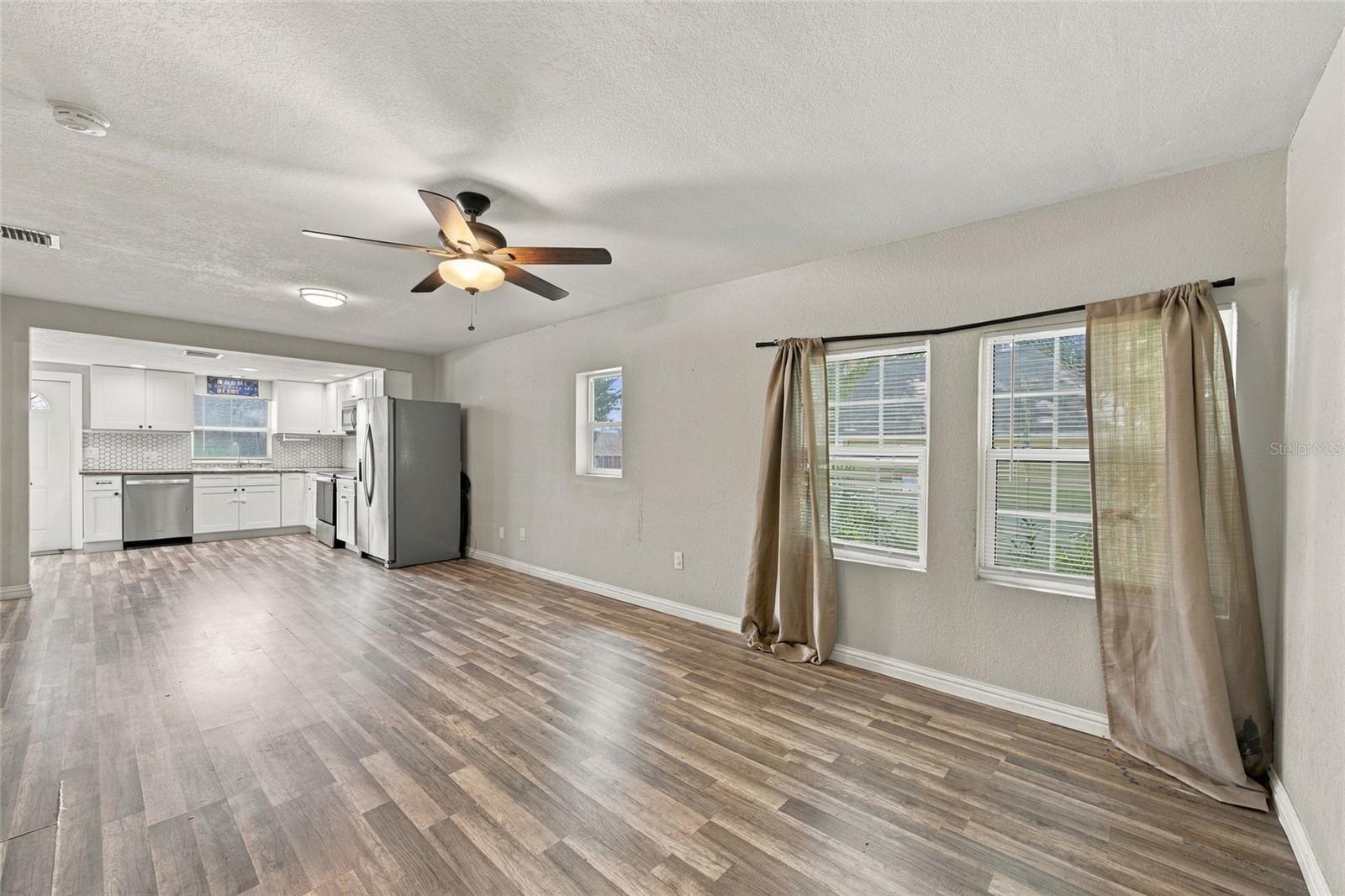 1109 N Gordon St Property Photo 6