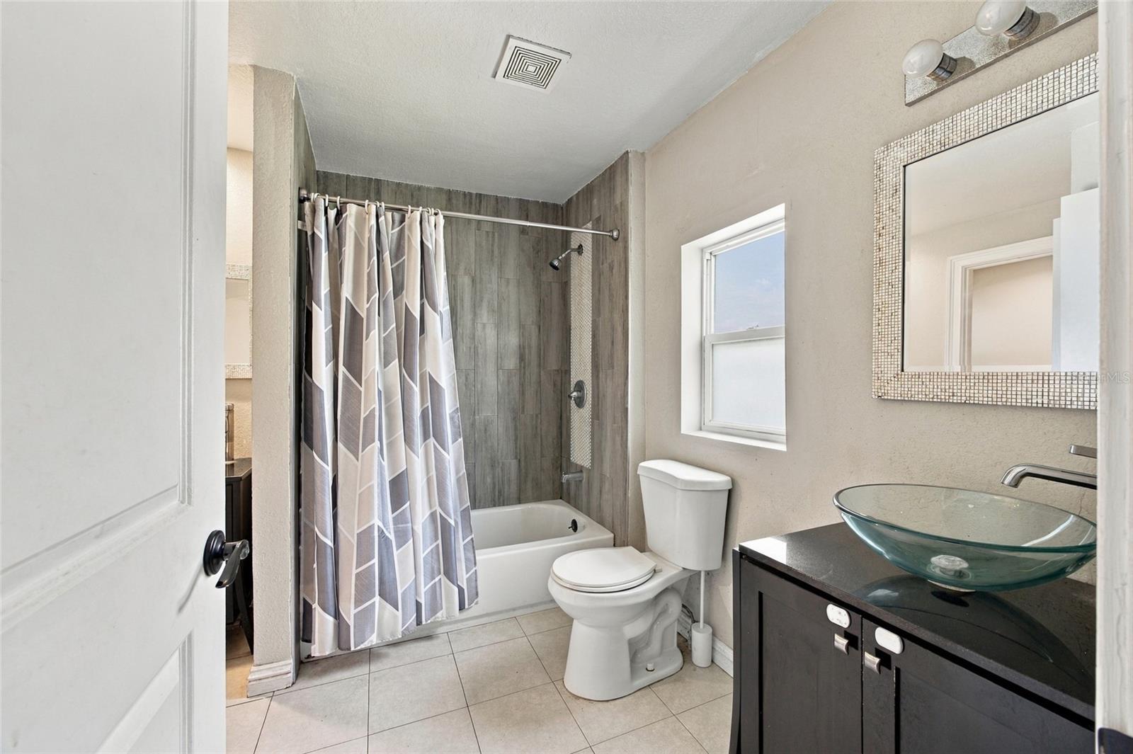 1109 N Gordon St Property Photo 16