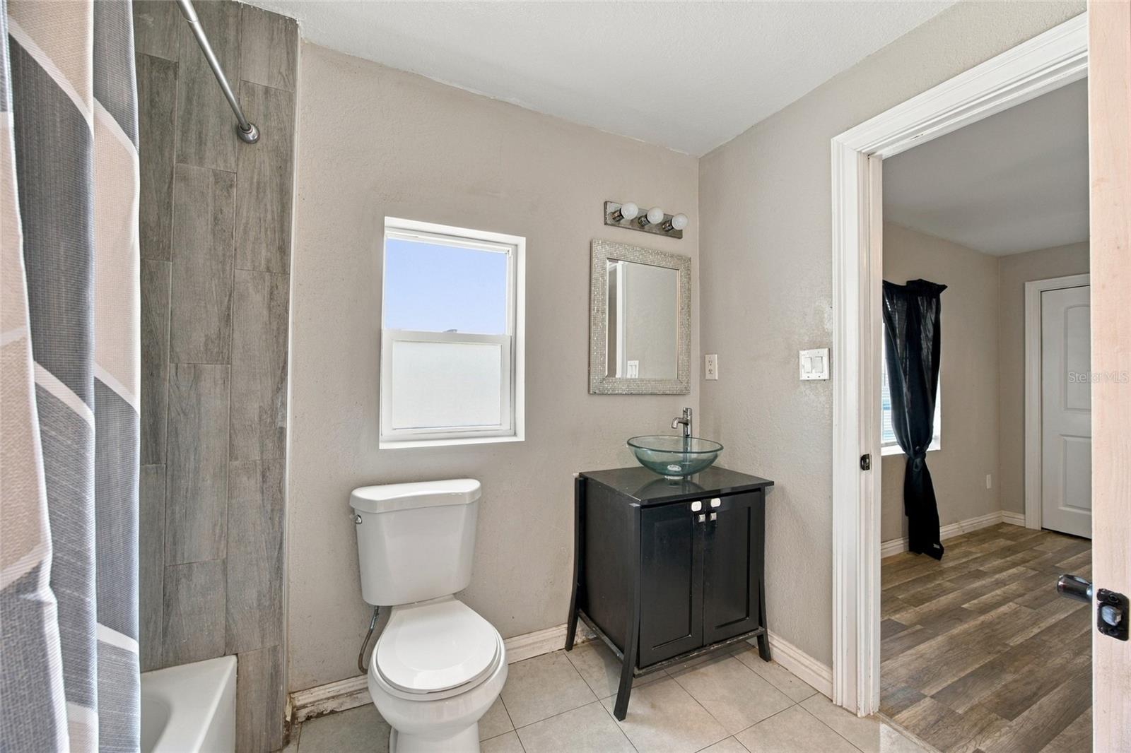 1109 N Gordon St Property Photo 17