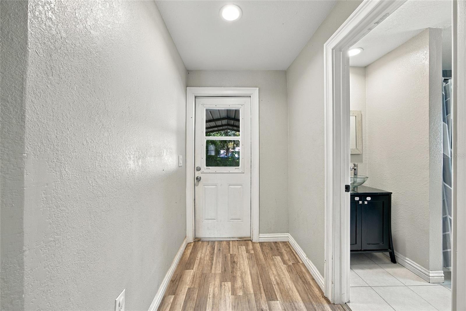 1109 N Gordon St Property Photo 26