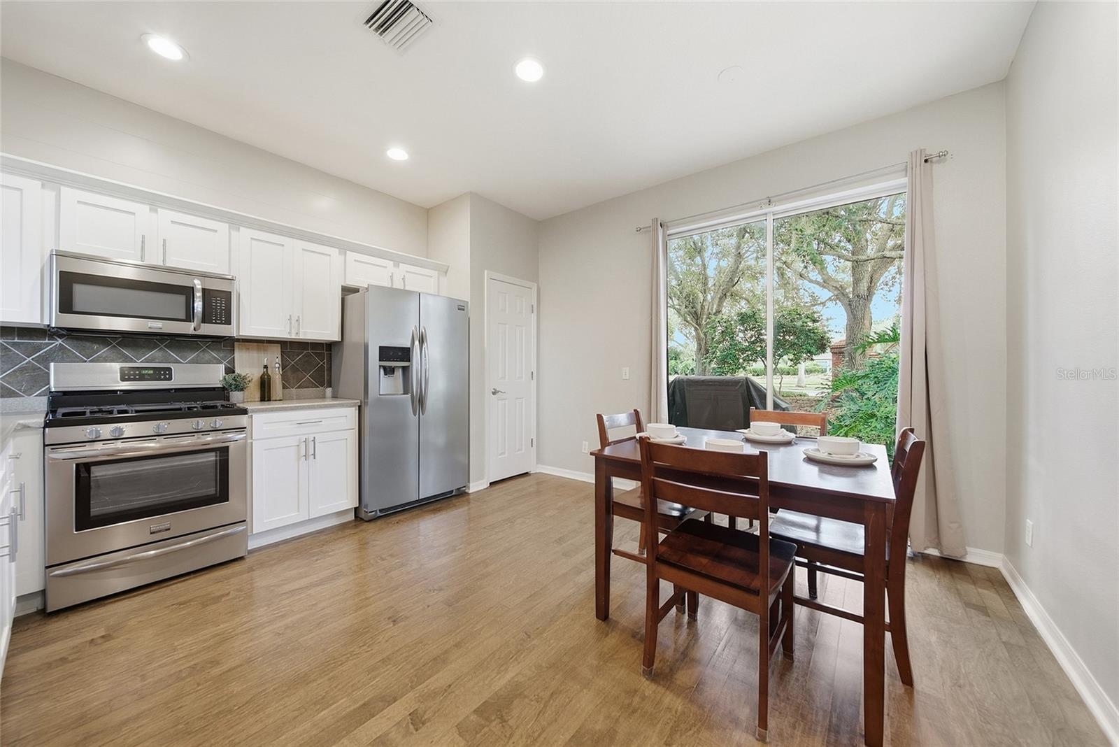 2306 Spring Hollow Loop Property Photo 4