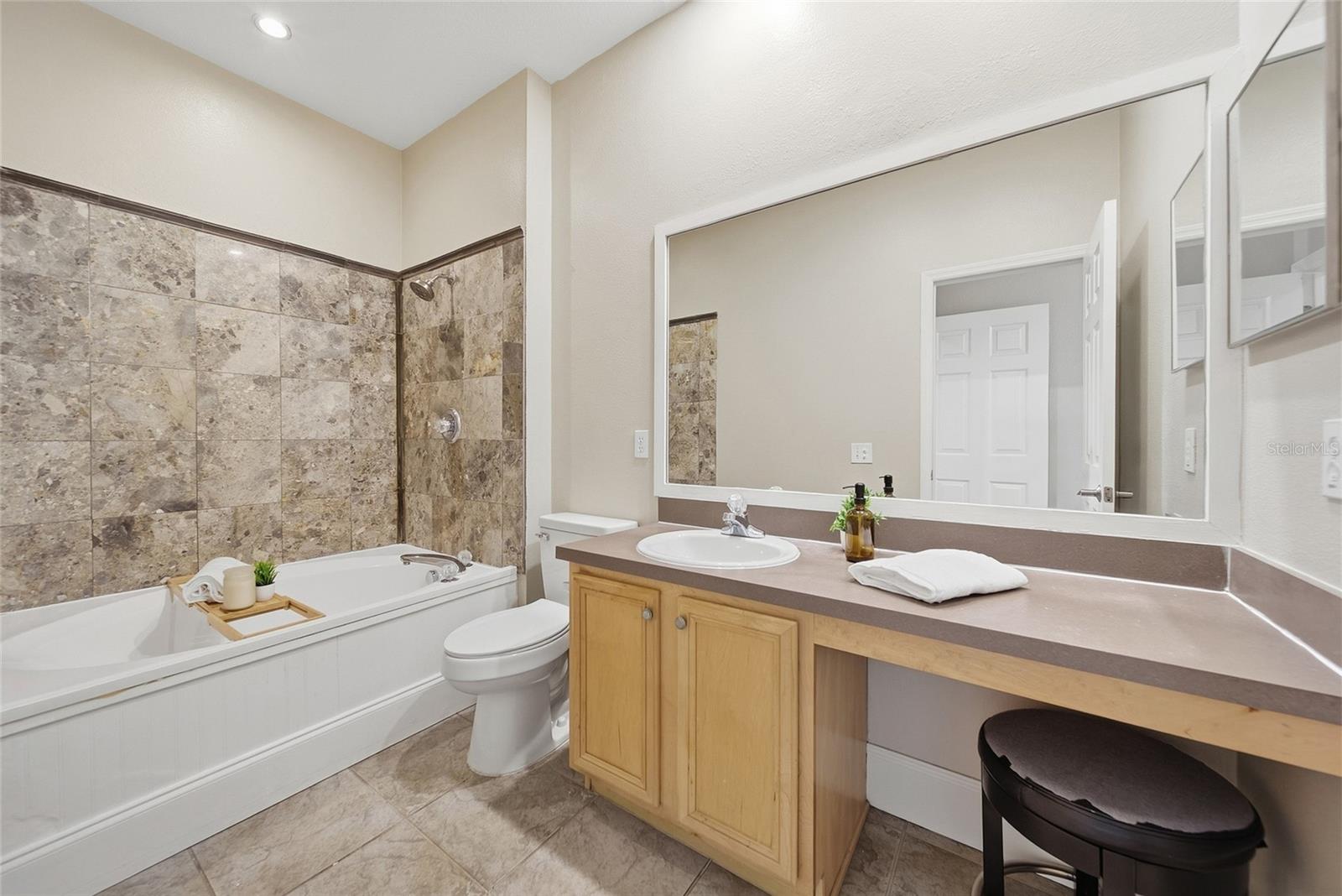 2306 Spring Hollow Loop Property Photo 13