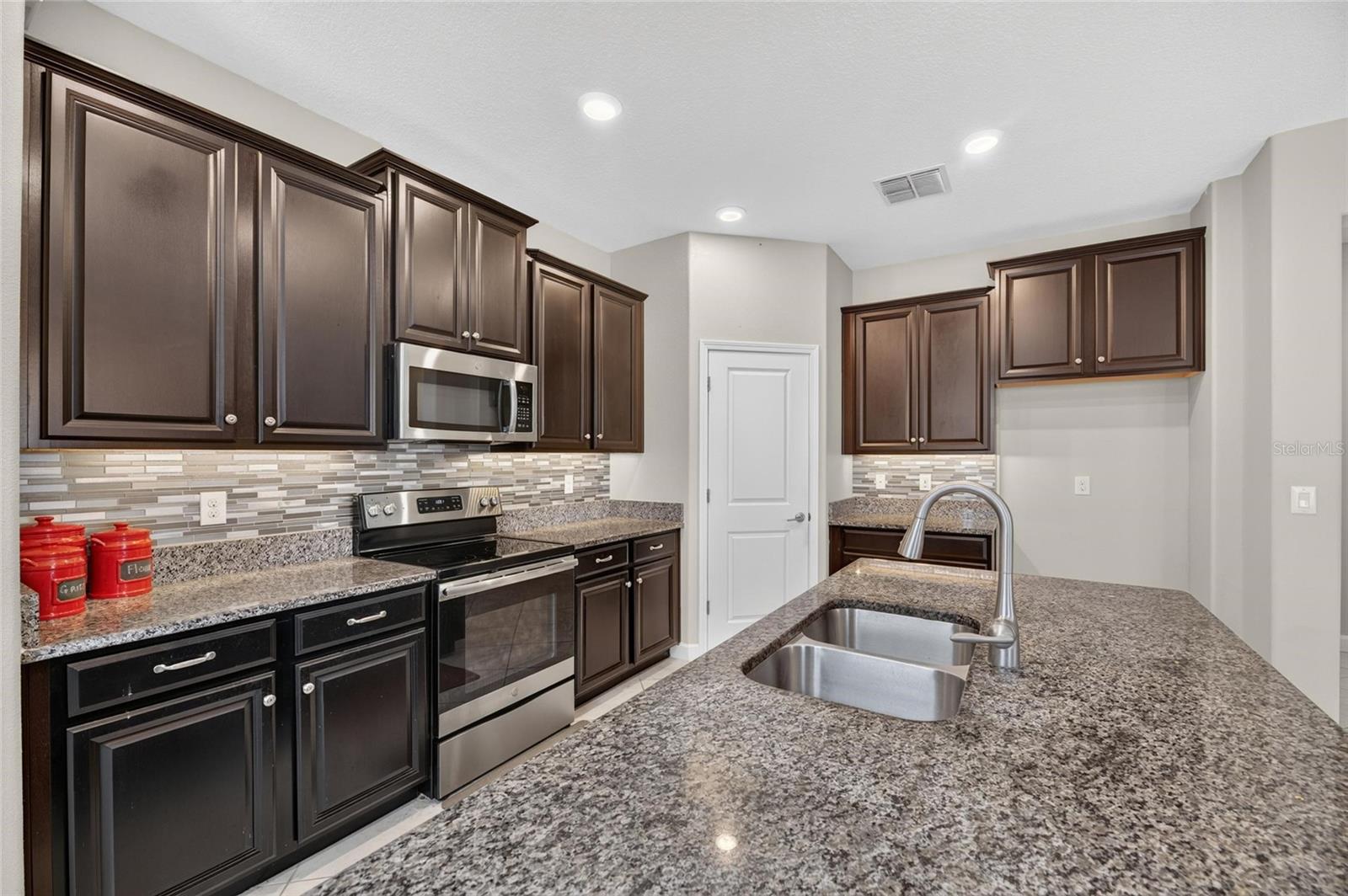 16836 Whisper Elm St Property Photo 3