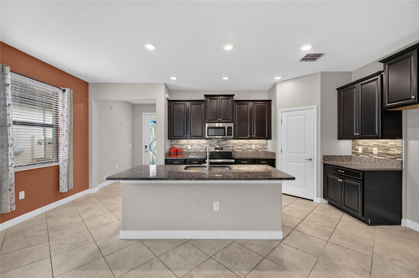 16836 Whisper Elm St Property Photo 4