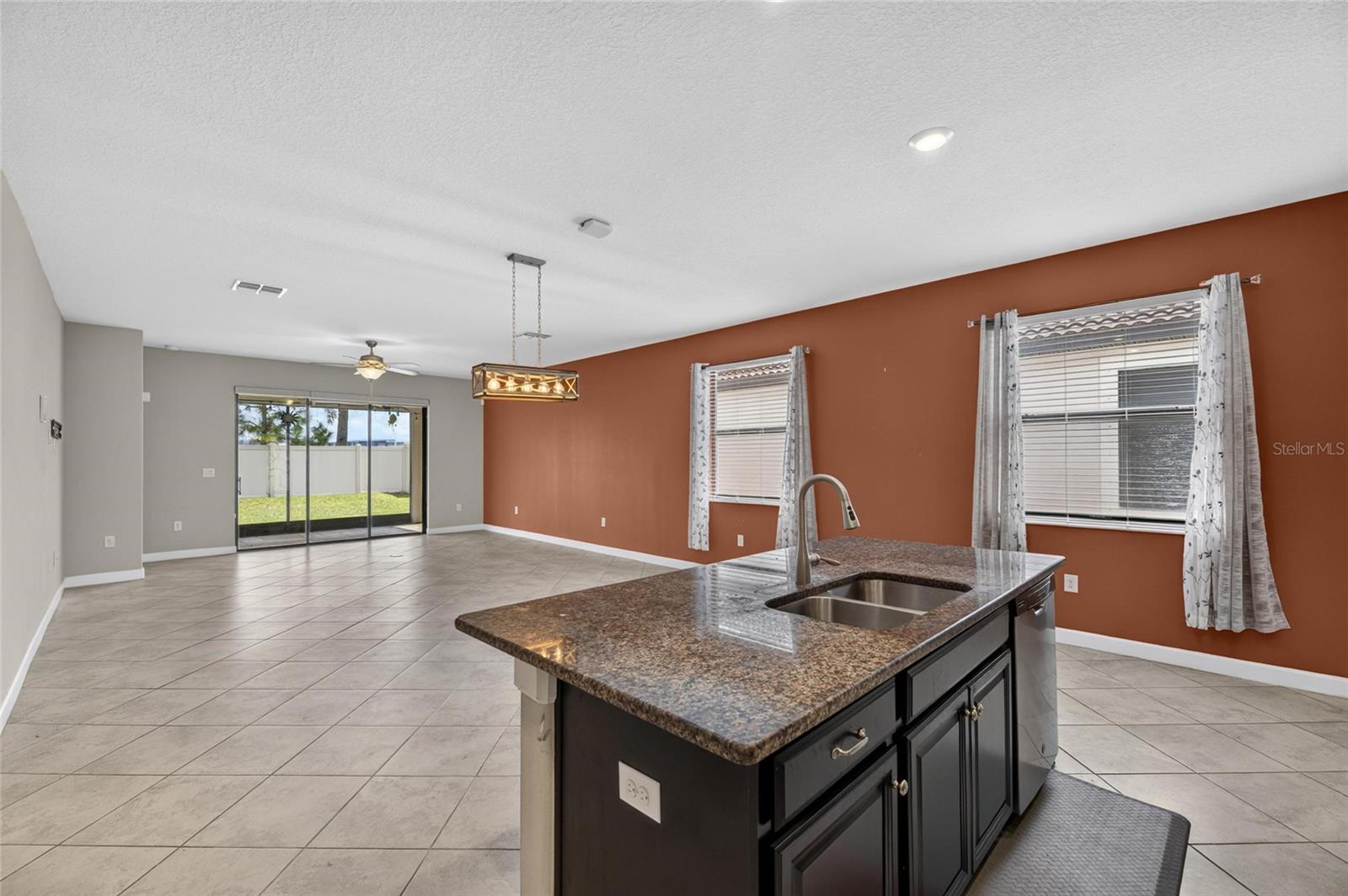 16836 Whisper Elm St Property Photo 6