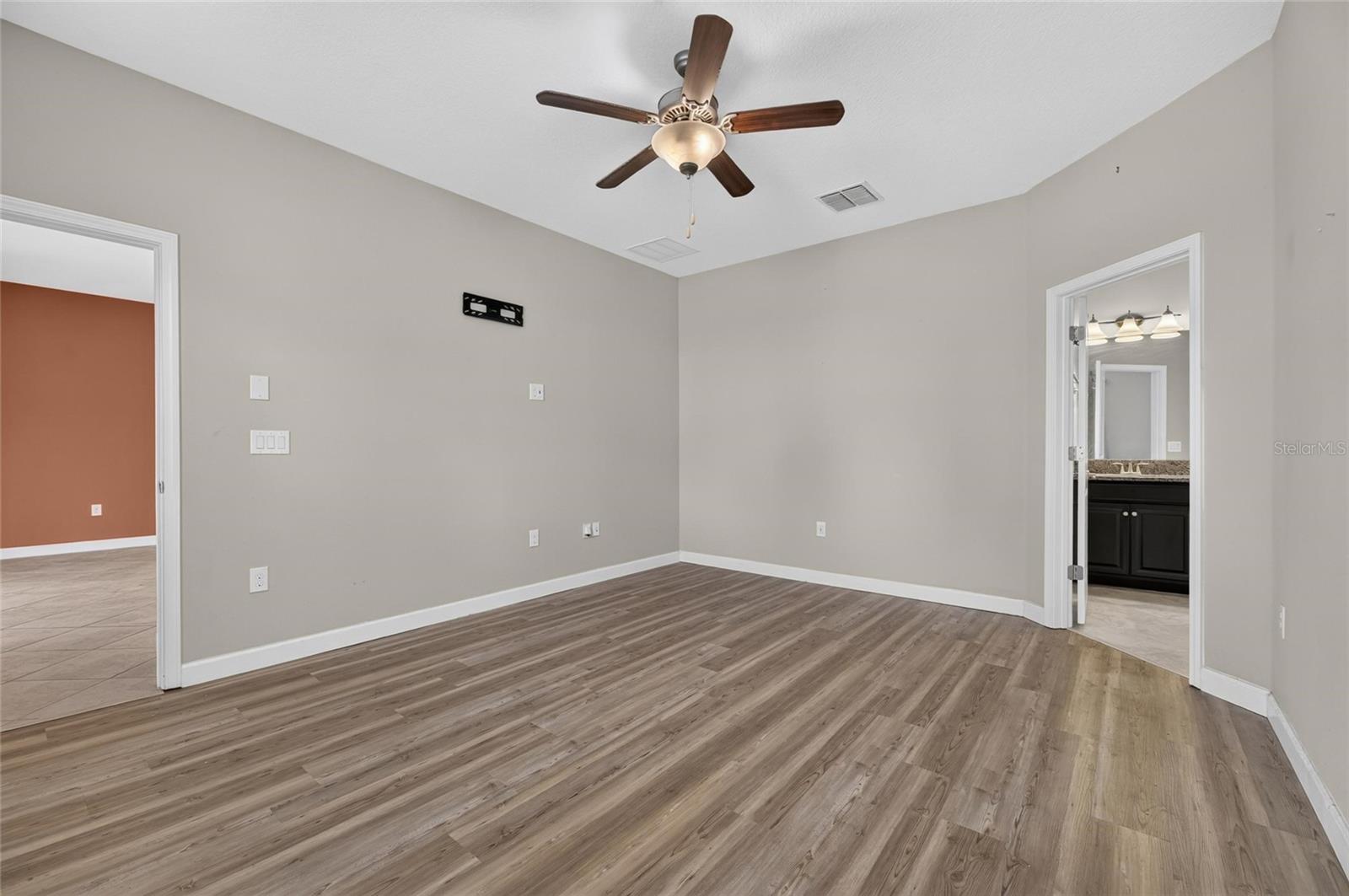 16836 Whisper Elm St Property Photo 8