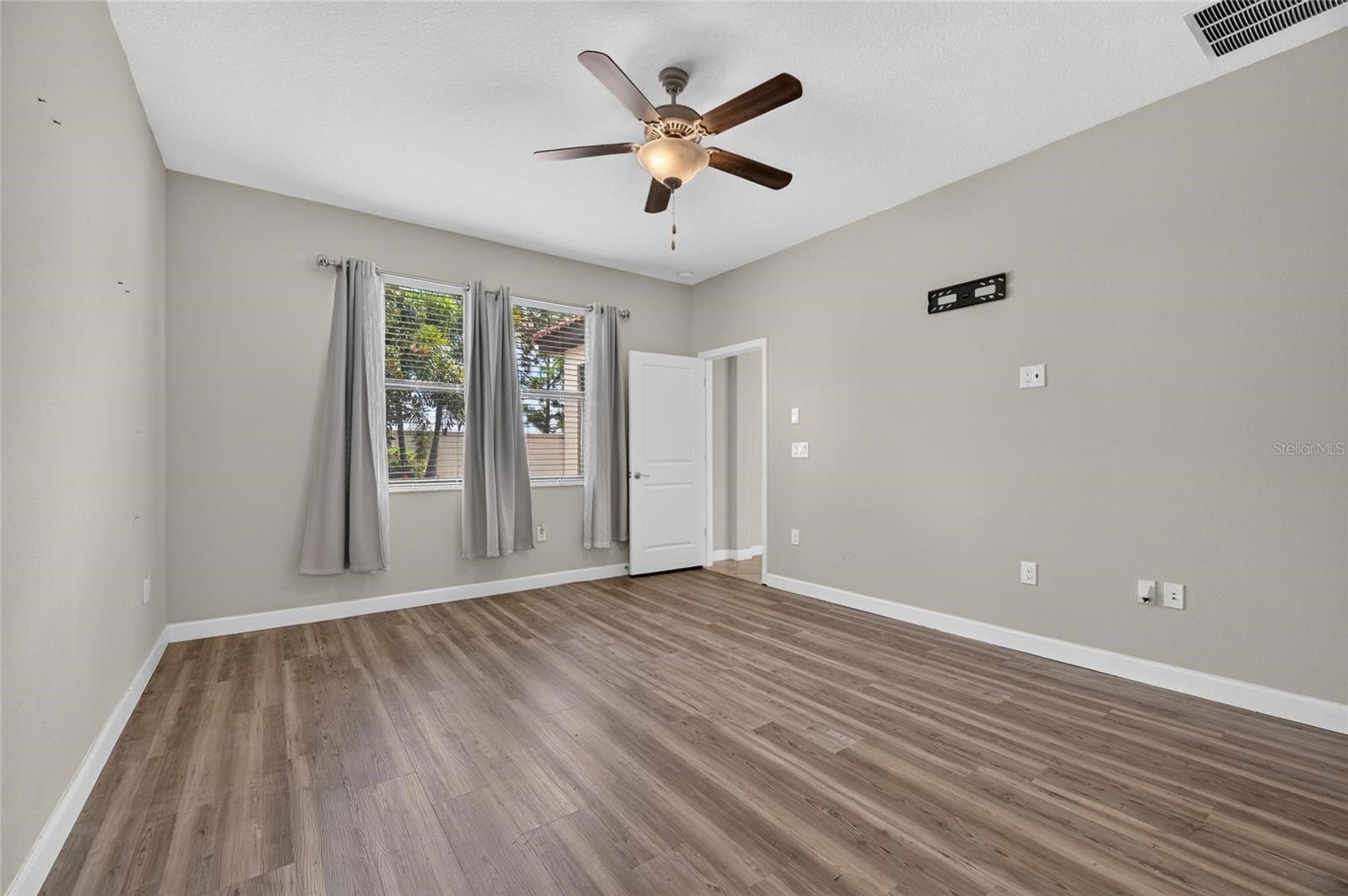 16836 Whisper Elm St Property Photo 9