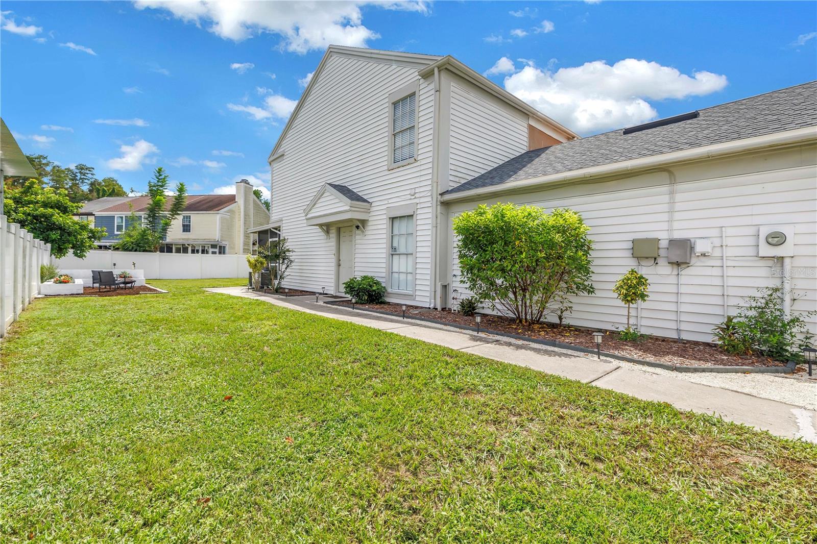 6240 OAK CLUSTER CIR Property Photo 1