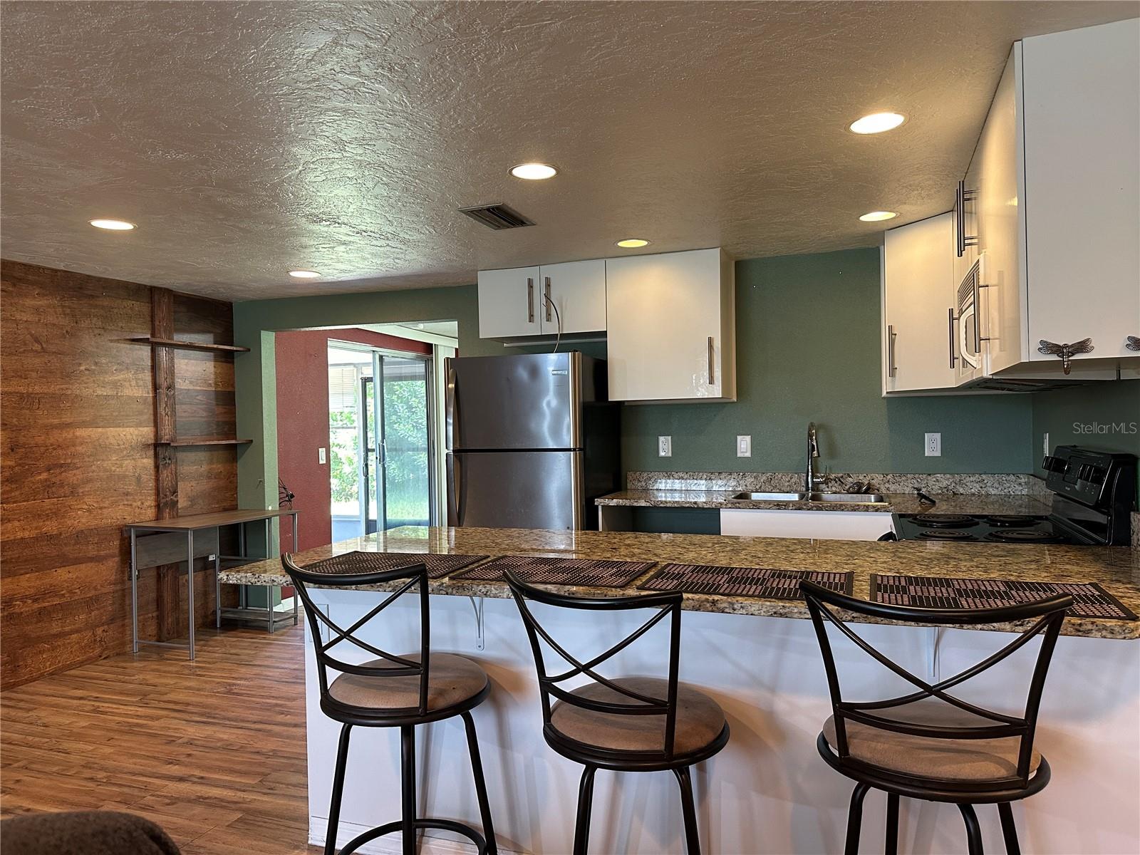 12807 Vassar Ct Property Photo 4