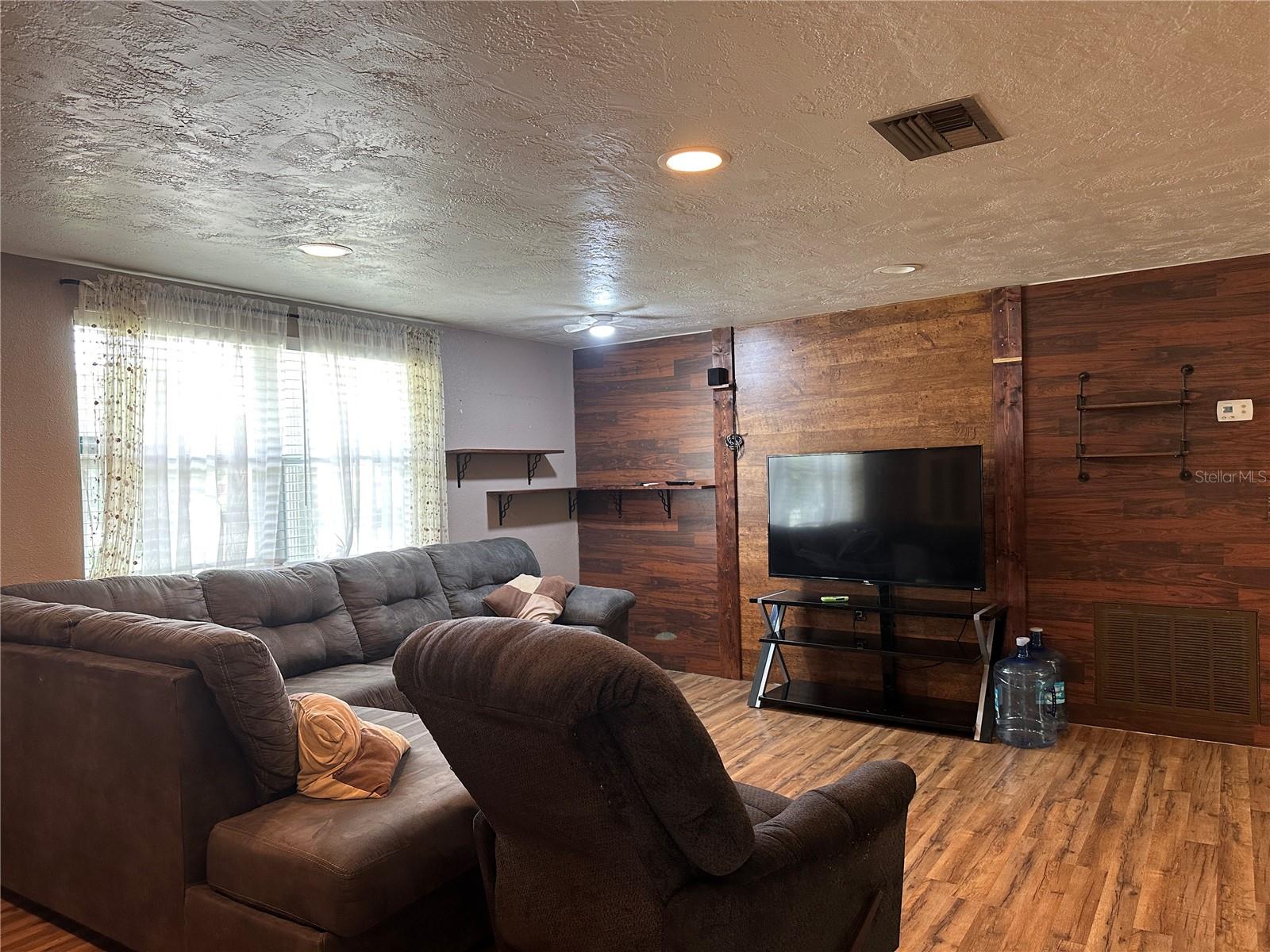 12807 Vassar Ct Property Photo 5