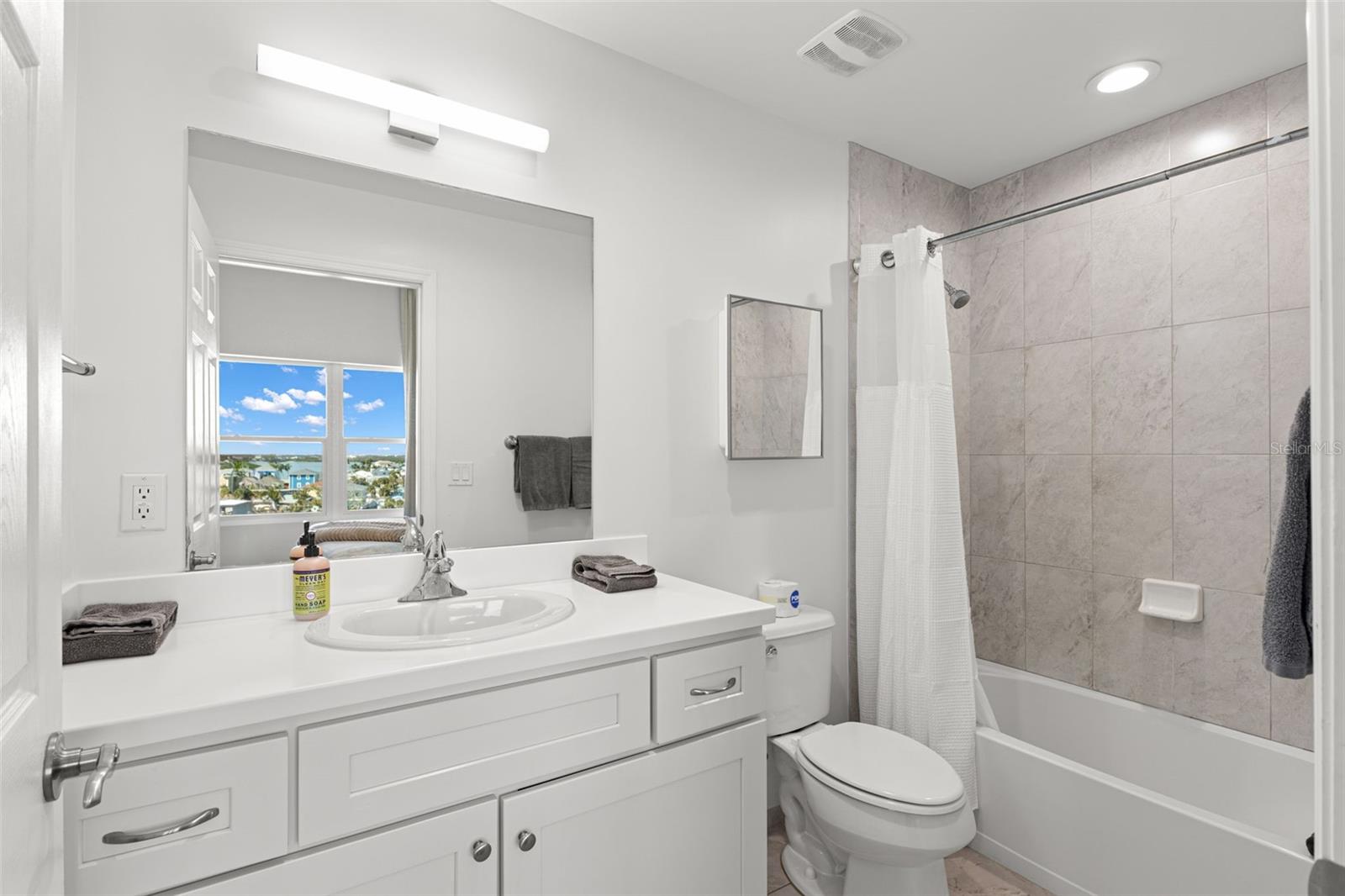 13101 Gulf Blvd #1605 Property Photo 21