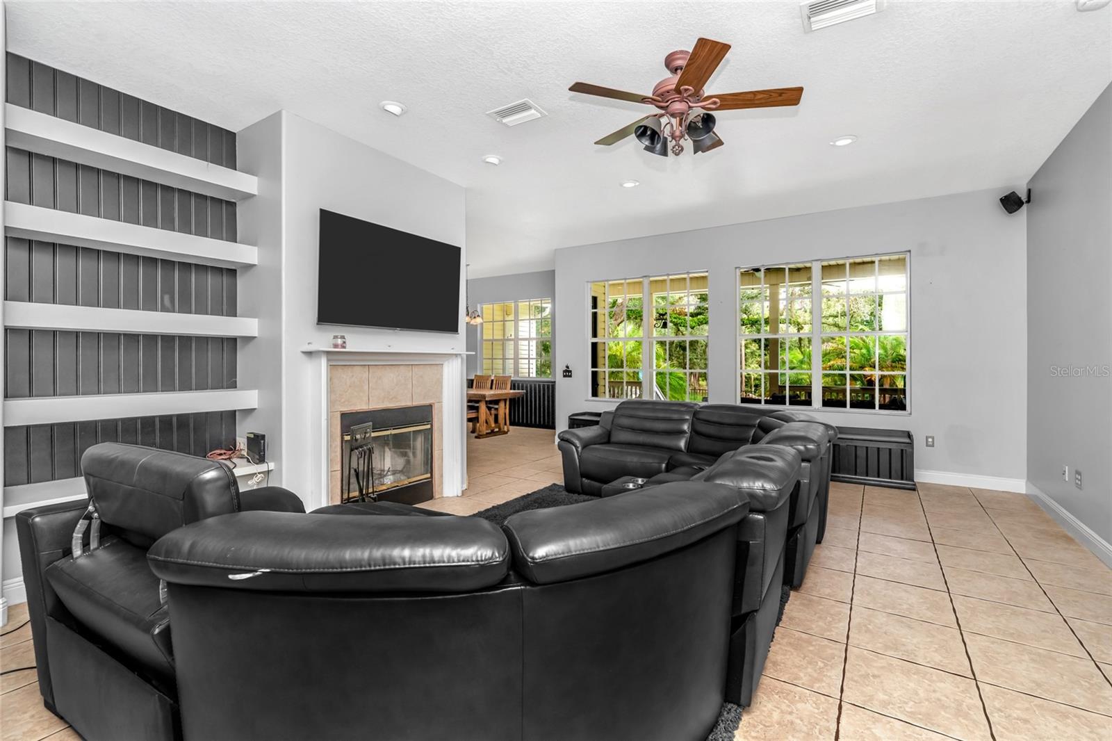 6122 Regina Pl Property Photo 6