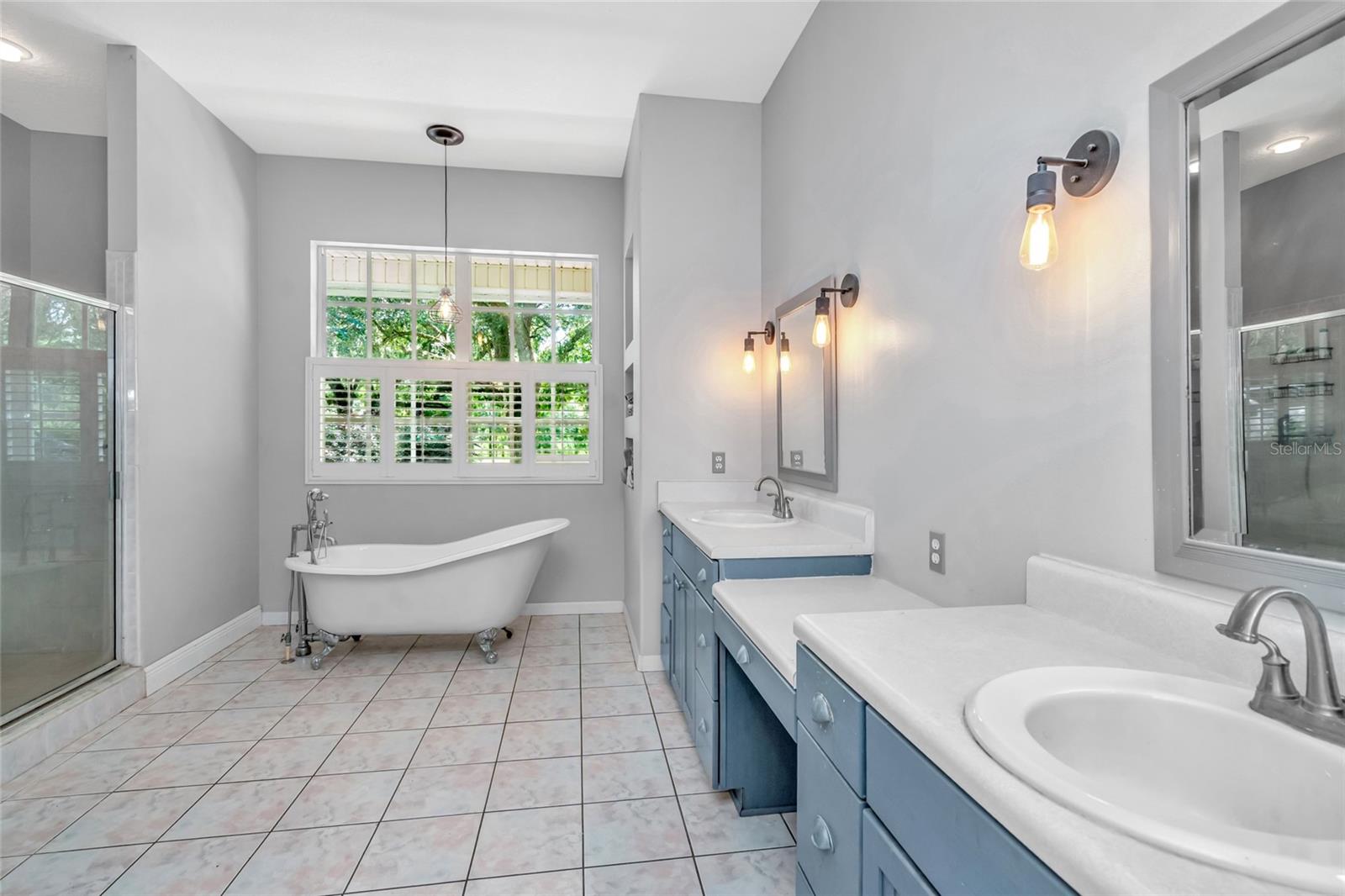 6122 Regina Pl Property Photo 9