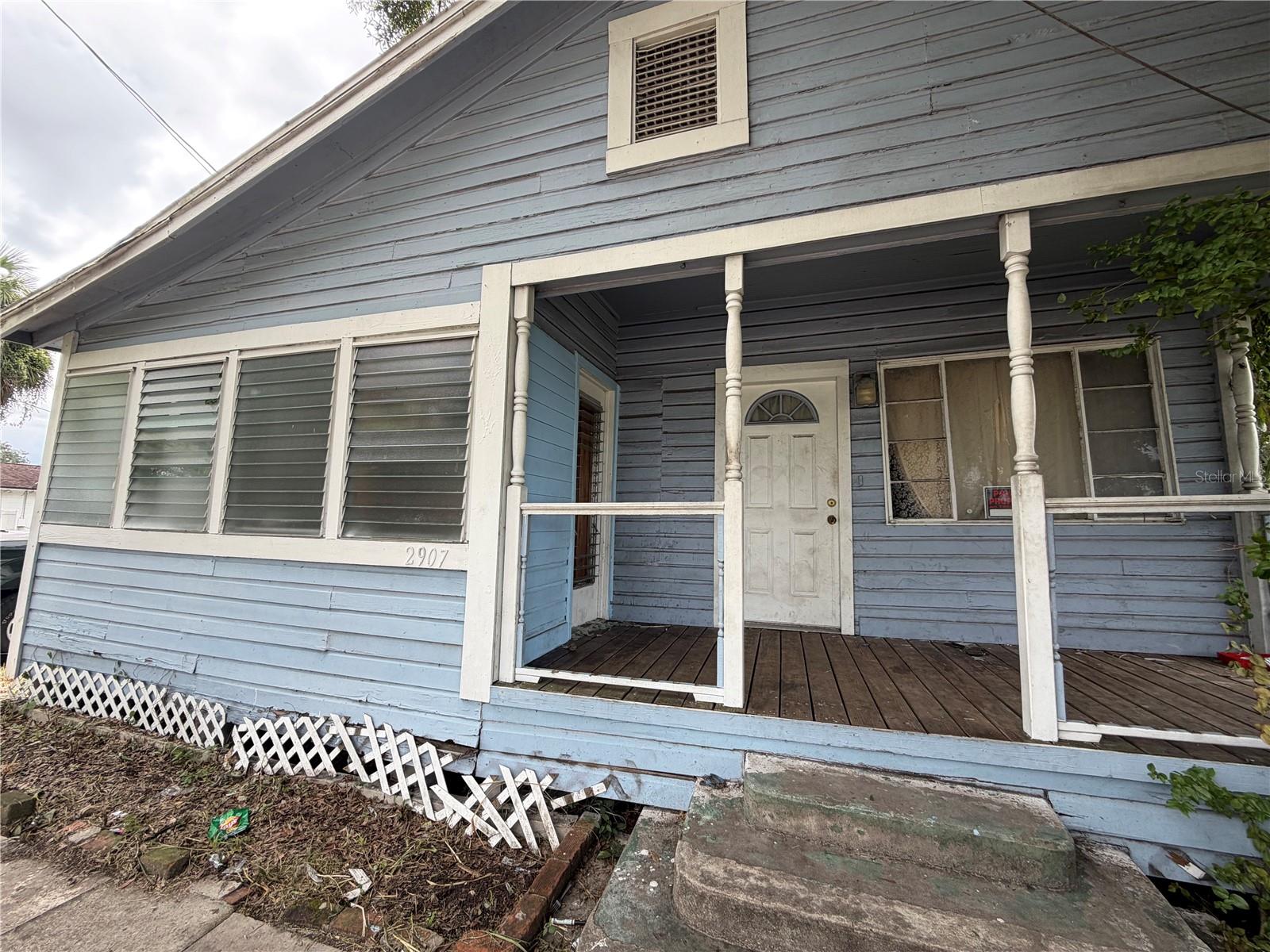 2907 E Lake Ave Property Photo 2