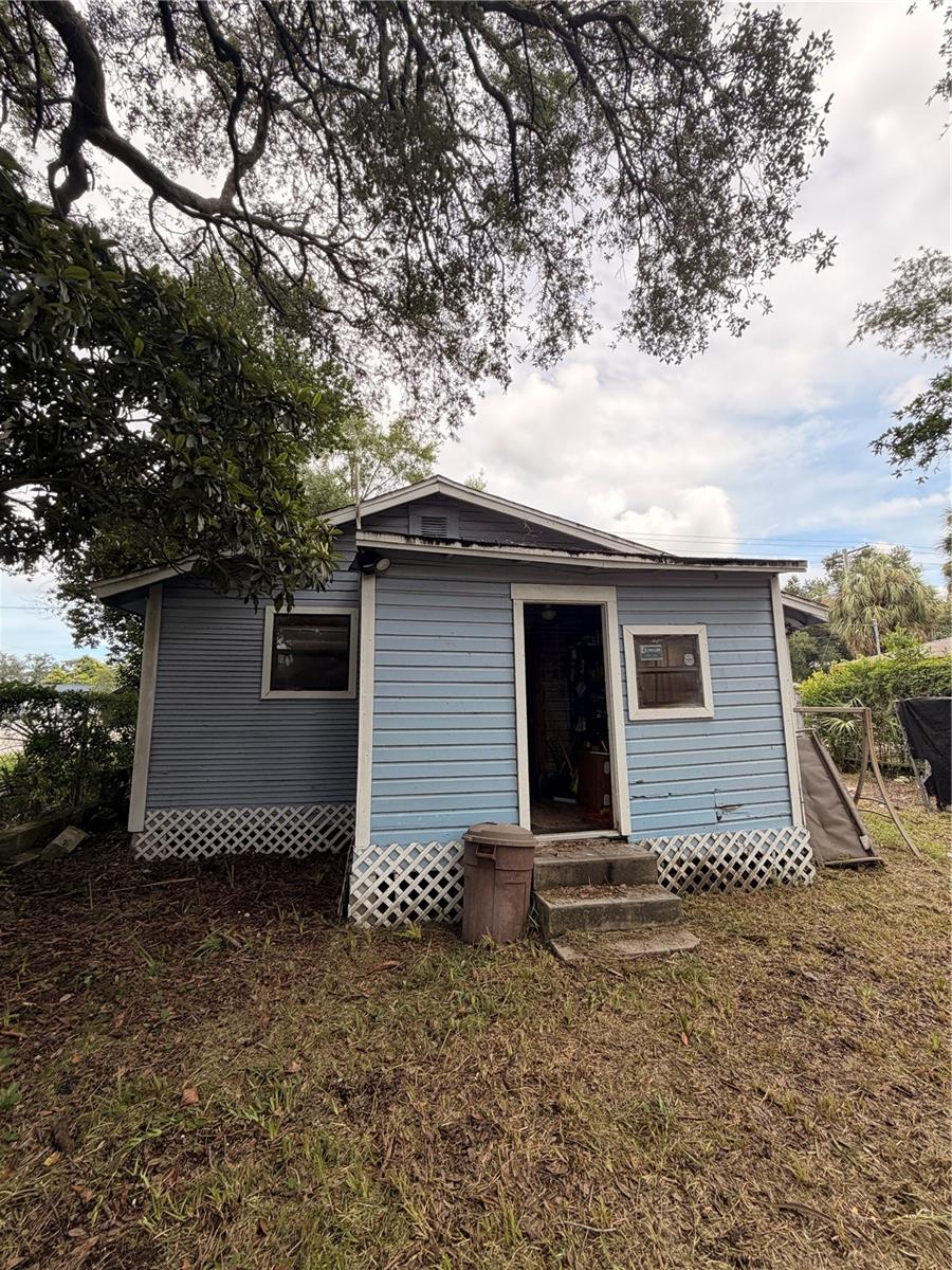 2907 E Lake Ave Property Photo 4