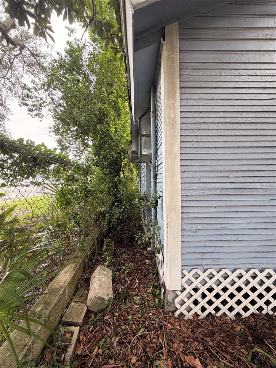 2907 E Lake Ave Property Photo 6